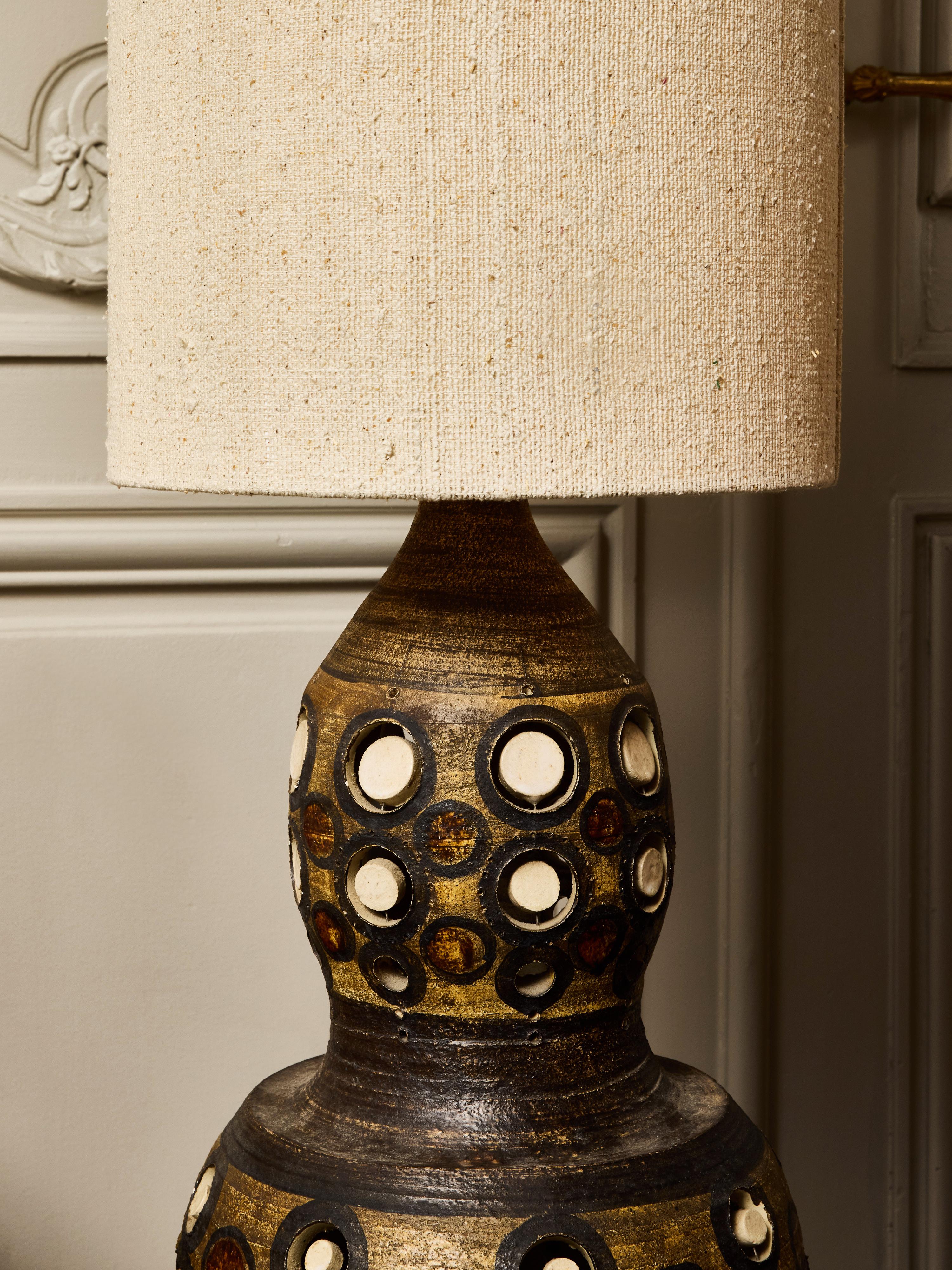 Georges Pelletier Lampada da tavolo monumentale in ceramica con motivi di sole trafitto in vendita 2