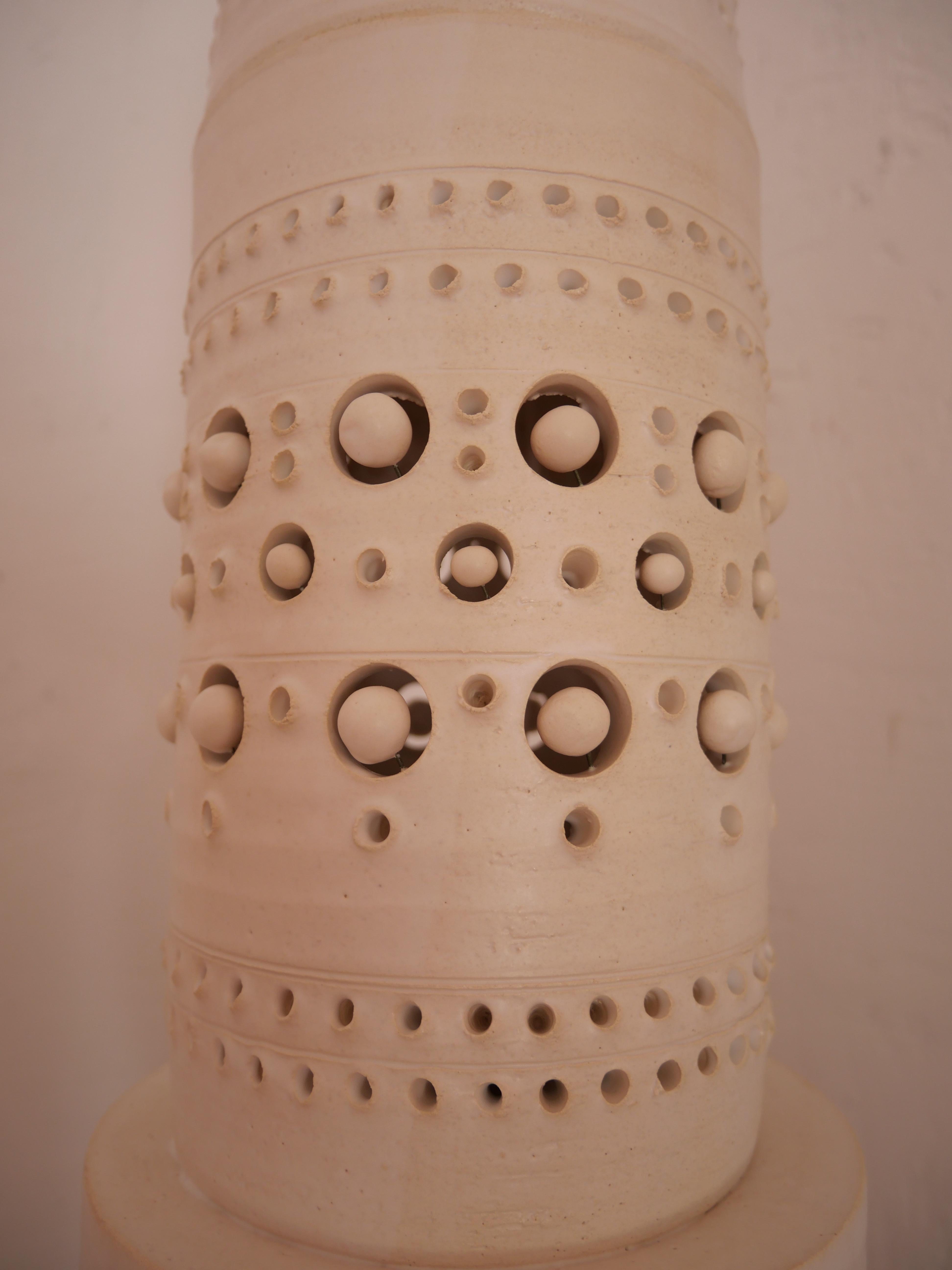Georges Pelletier 3er-Set TOTEM Stehleuchten aus weiß emaillierter Keramik, 2021 3