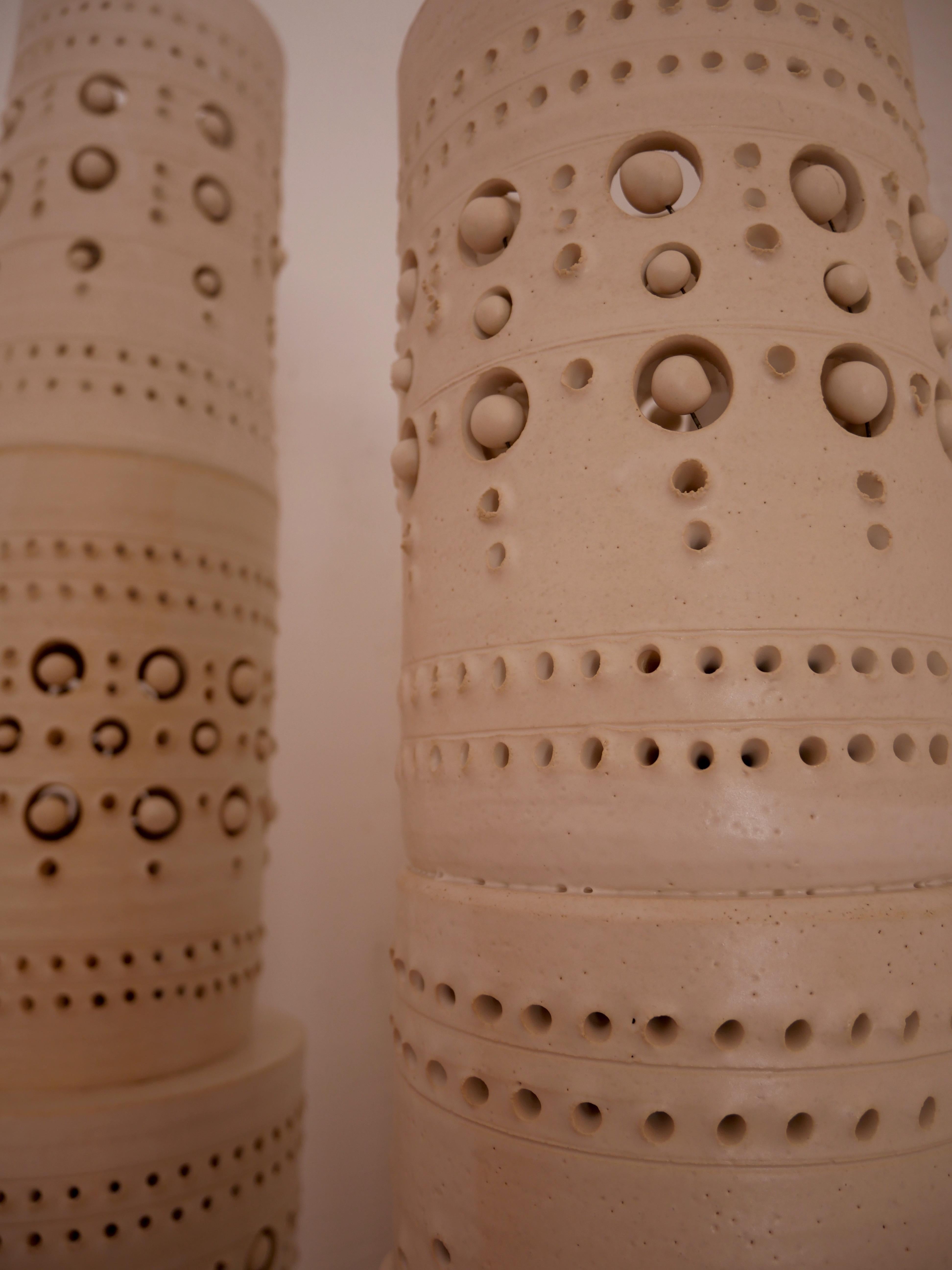 Georges Pelletier 3er-Set TOTEM Stehleuchten aus weiß emaillierter Keramik, 2021 4