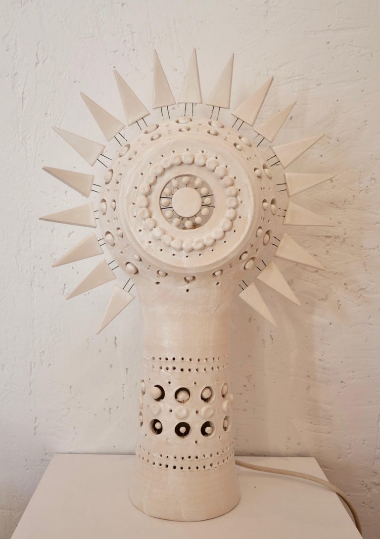 Sun table lamp in white enameled ceramic, table lamp bringing to your space an amazing light experience when the night falls, and a stunning sculptural presence during the day. Approximate dimensions height 57 cm x width 38 cm. Signed on the base by