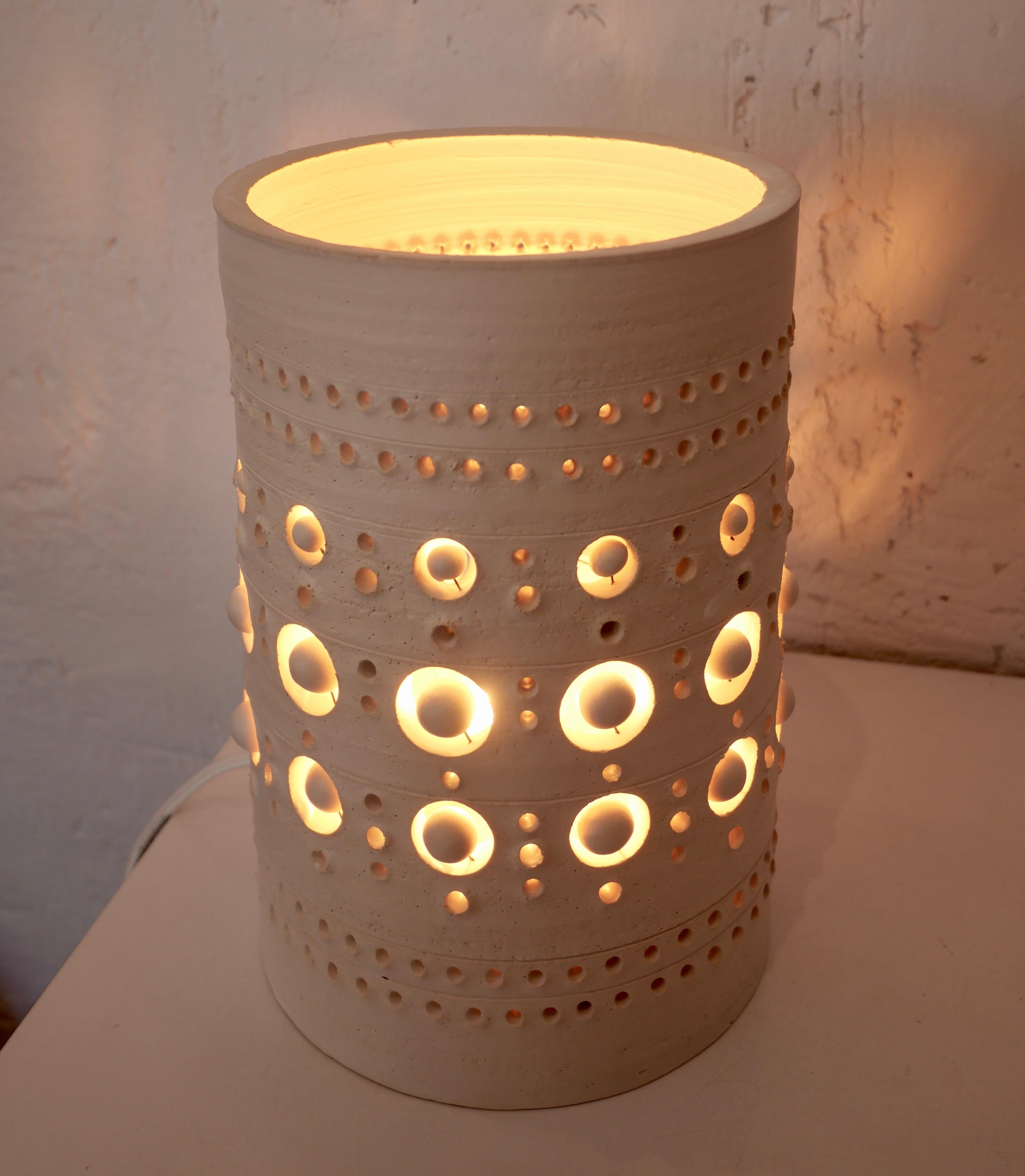 Céramique Georges Pelletier Lampe de table TOTEM, céramique émaillée blanche, France, 2020