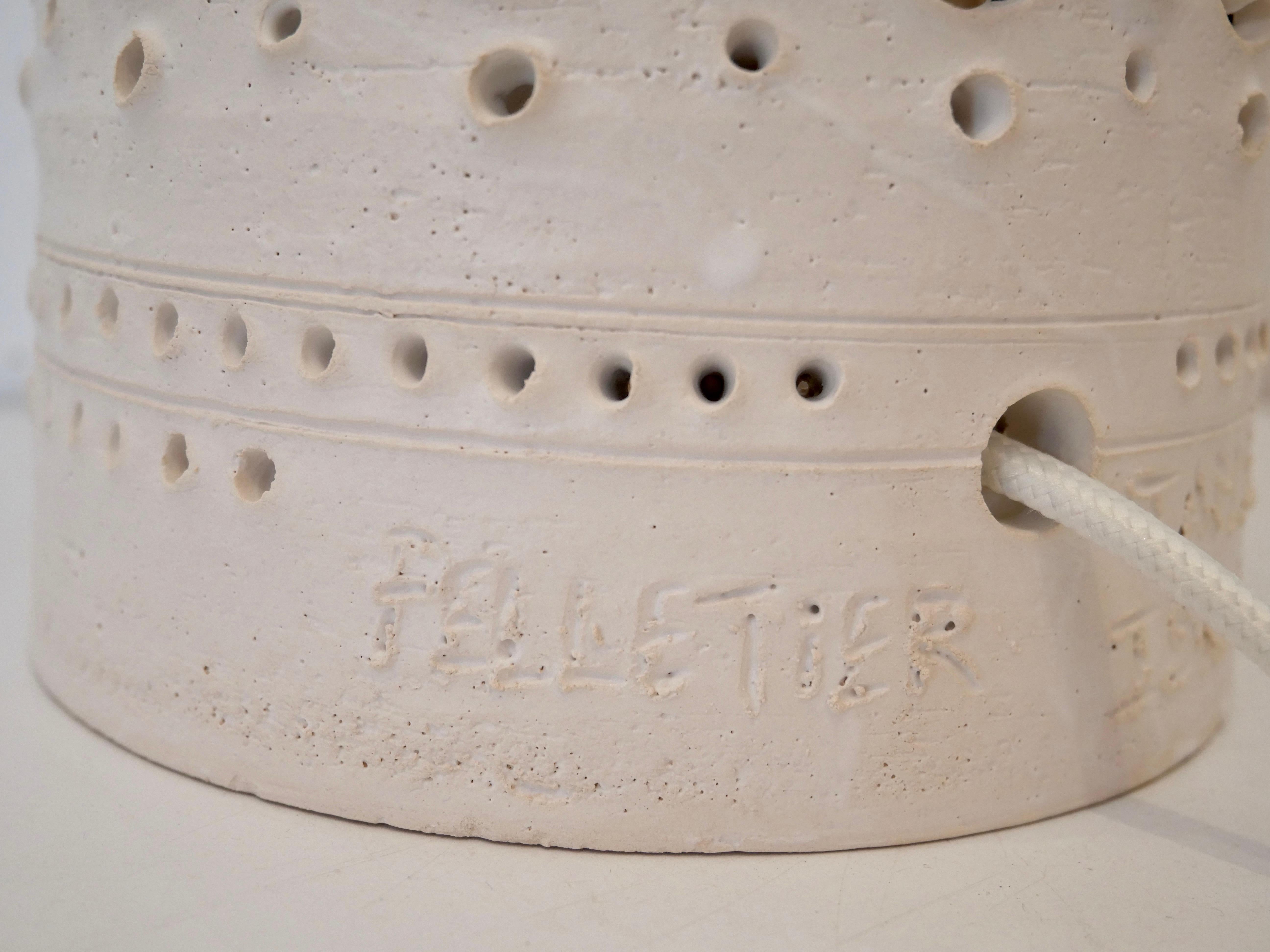 Georges Pelletier TOTEM Tischlampe, weiß emaillierte Keramik, Frankreich, 2020 (Französisch) im Angebot