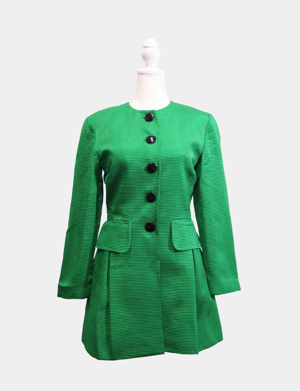 Georges Rech Vintage Twin Set, Features long sleeves, collars, sinched waist, and front buttons.

Material: 57% Cotton, 43% Rayon
Size: EU 36 / FR 38
Blazer:
Bust: 82cm
Waist: 66cm
Skirt:
Waist: 60cm
Hip: 76cm
Condition: Good 