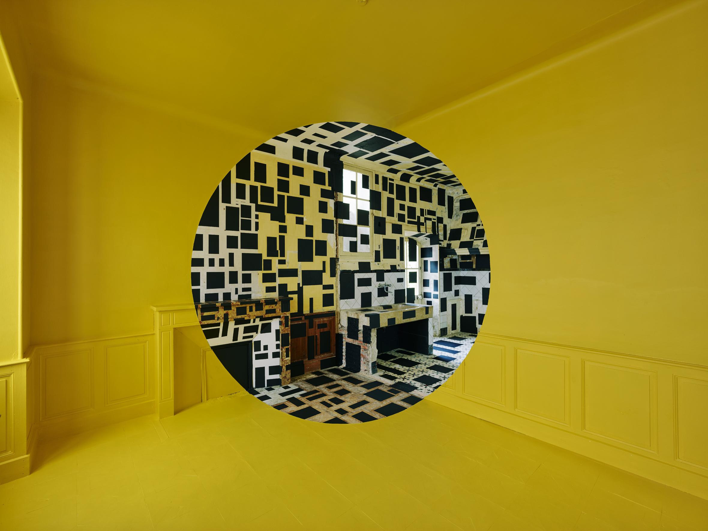 Georges Rousse Color Photograph - Architecture, yellow and black, construction, Rognes 2