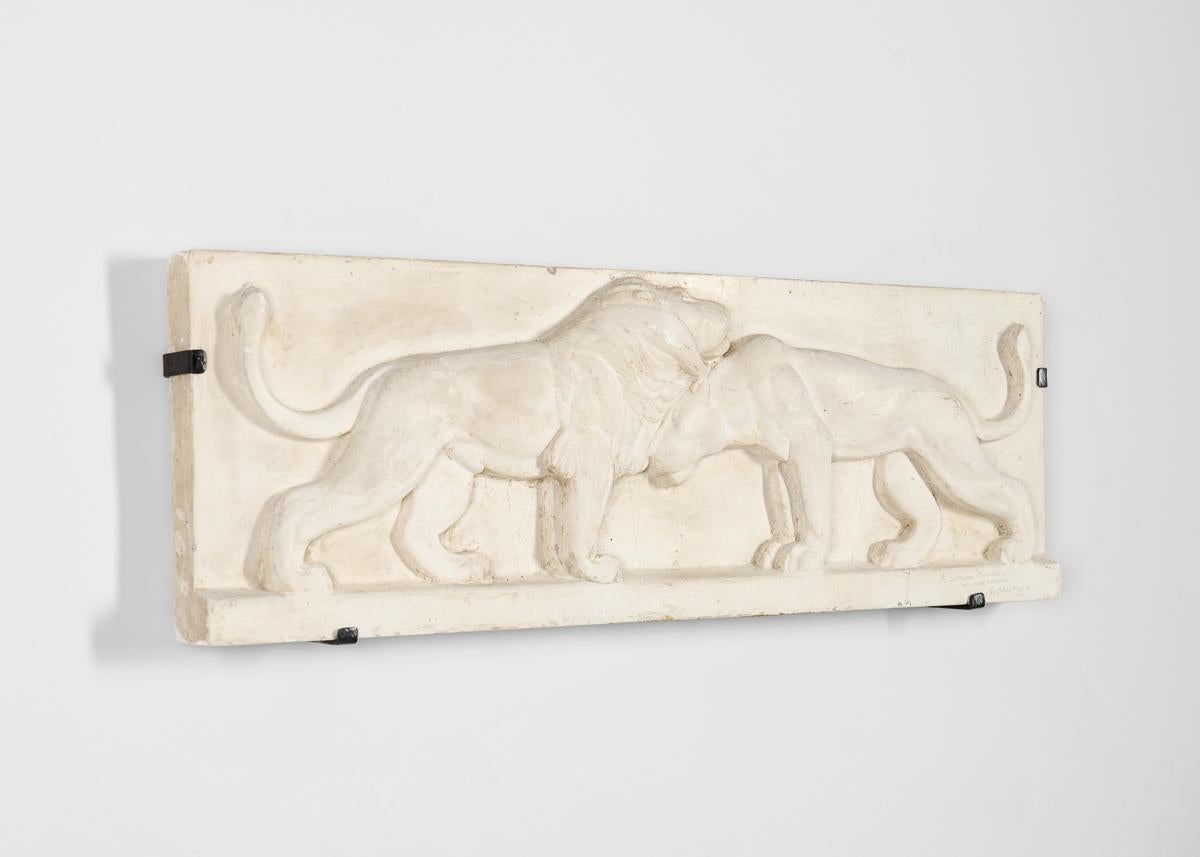 Art Deco Georges Saupique, Lion et lionne, Bas-relief Sculpture in Plaster, France, 1931