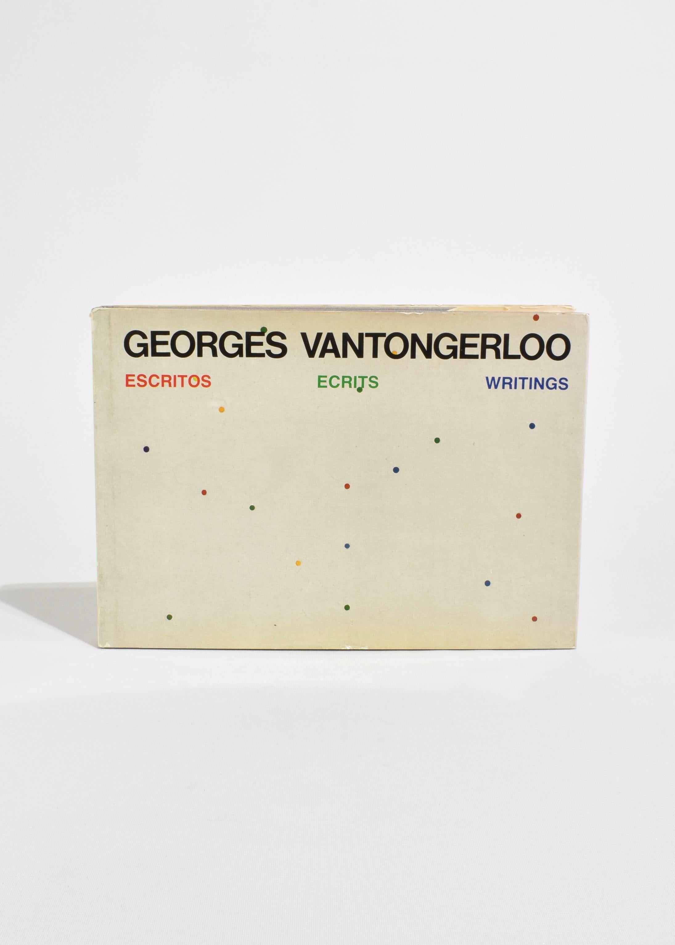 Gebundener Vintage-Bildband mit dem schriftlichen Werk des Künstlers Georges Vantongerloo. Von Víctor Magariños D., veröffentlicht im Jahr 1982. Erste Ausgabe, 371 Seiten. Text in Spanisch, Französisch und Englisch.

