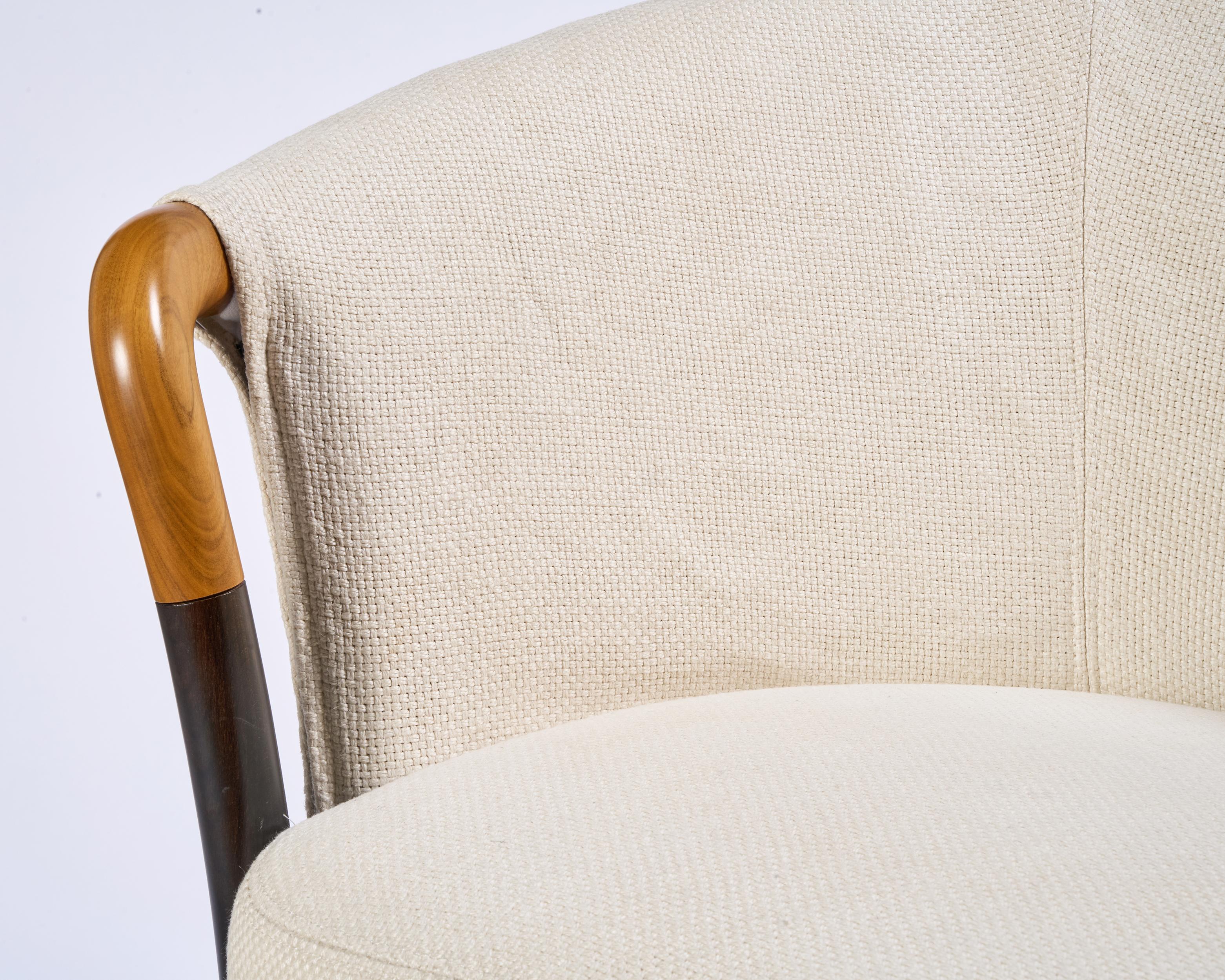 Sedie Georgetti Progetti, tessuto, legno, Una coppia in vendita 1