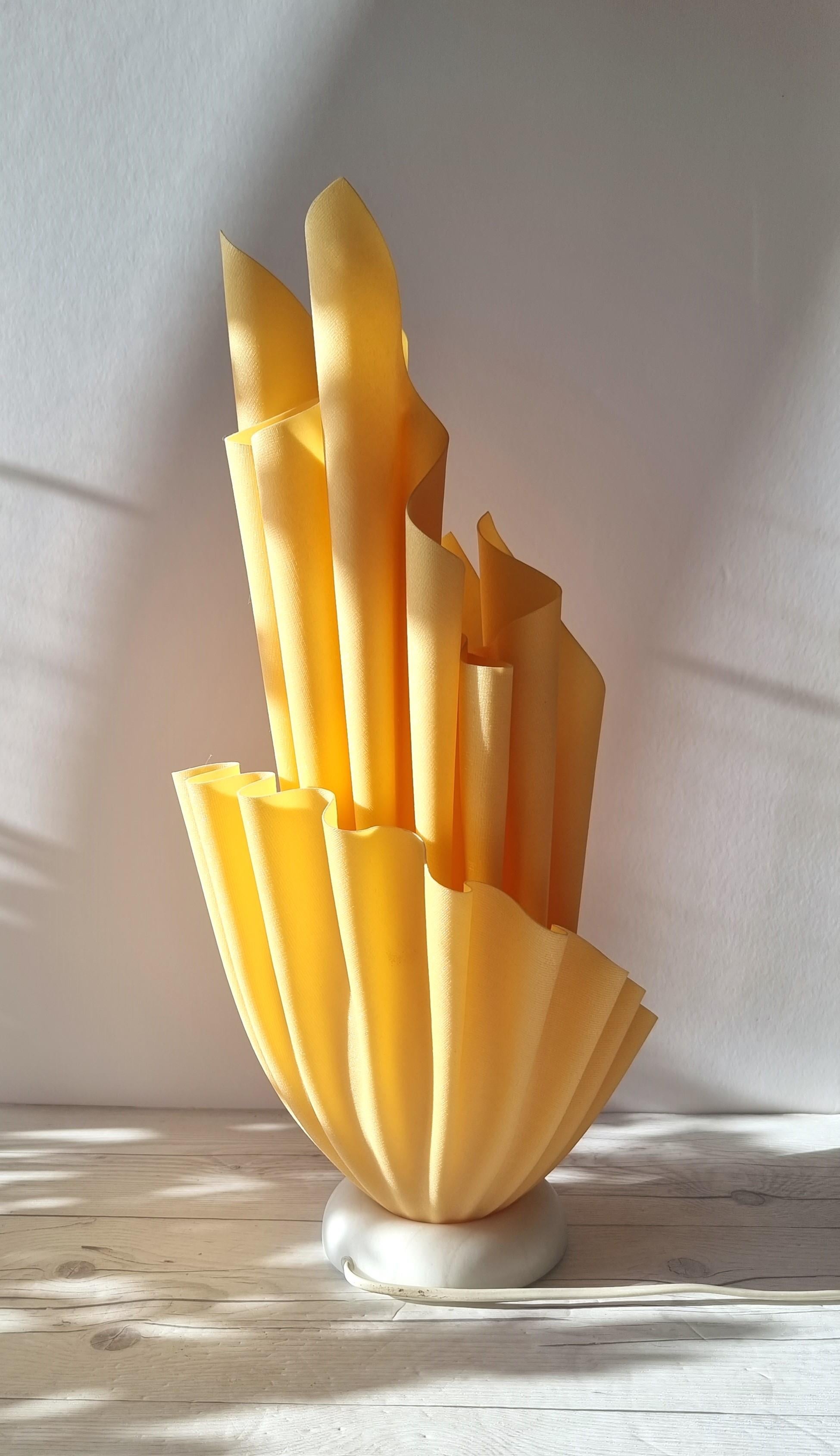 Georgia Jacob, Corolle-Serie Skulpturaler modernistischer Lampenfuß mit Taschentuch-Lampensockel im Angebot 1