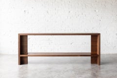 Consolle lunga in noce nero Georgia con ripiano di Autonomous Furniture