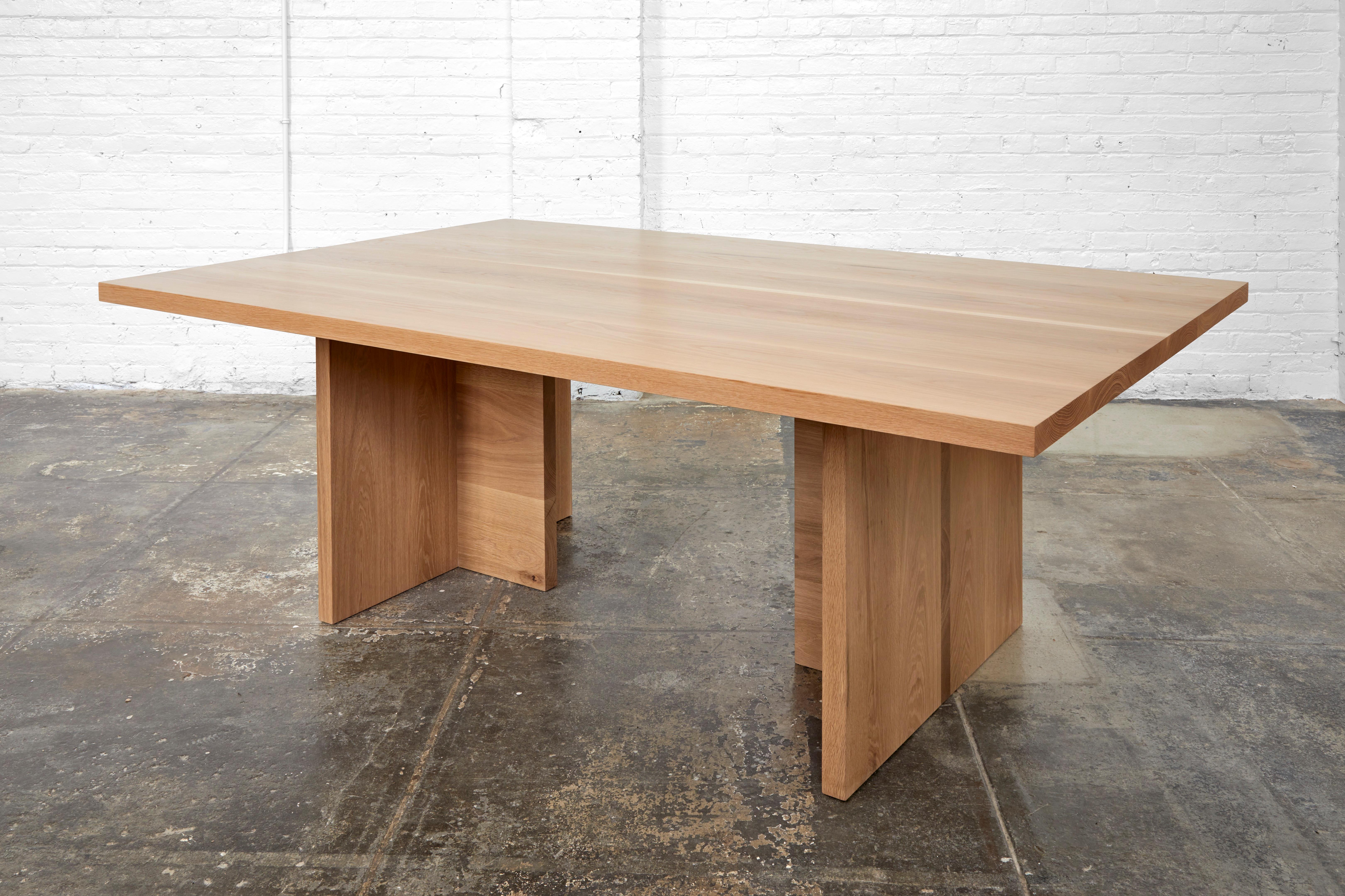 Mesa de comedor moderna Georgia de roble encalado by Autonomous Furniture Canadiense en venta