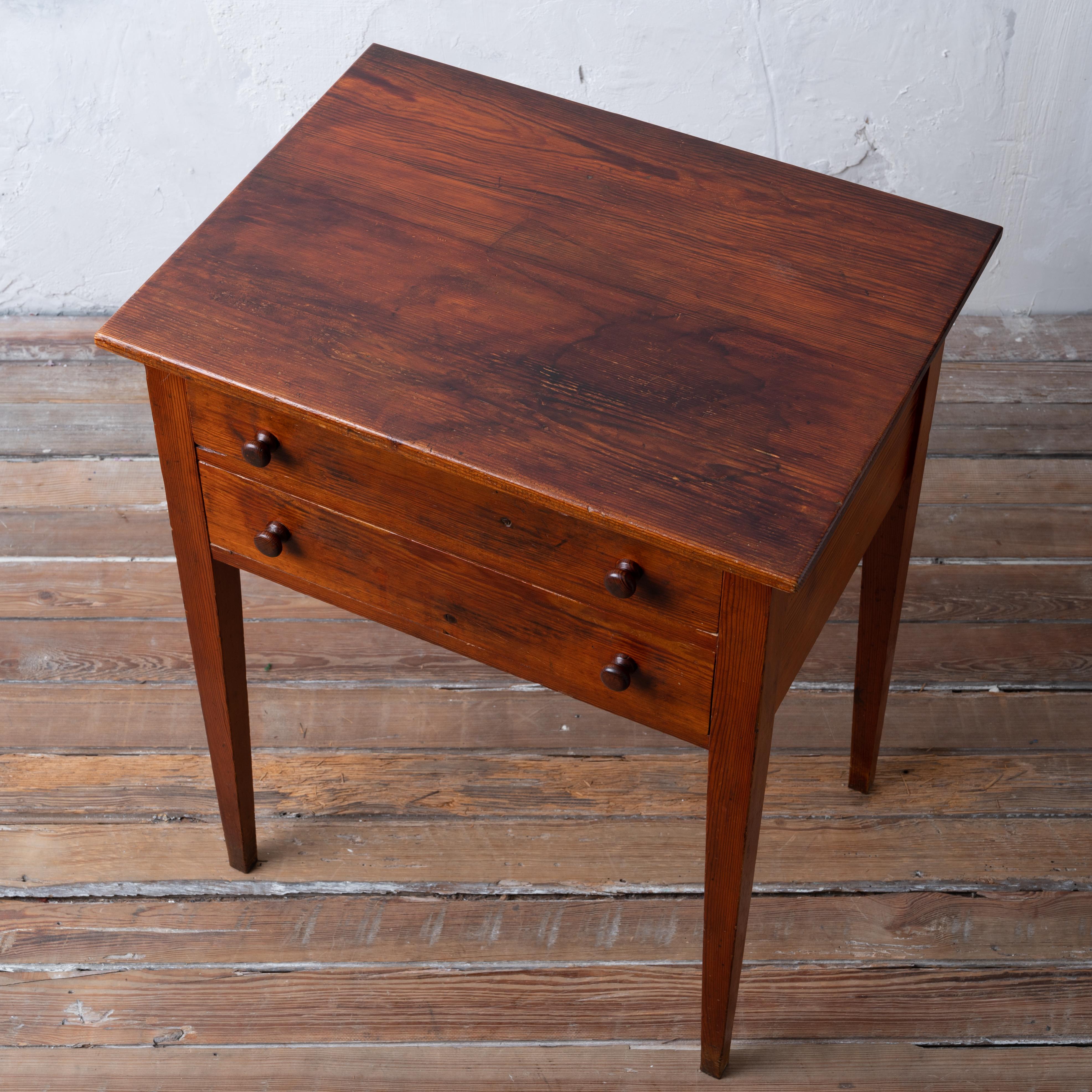 Wood Georgia Yellow Pine Side Table For Sale