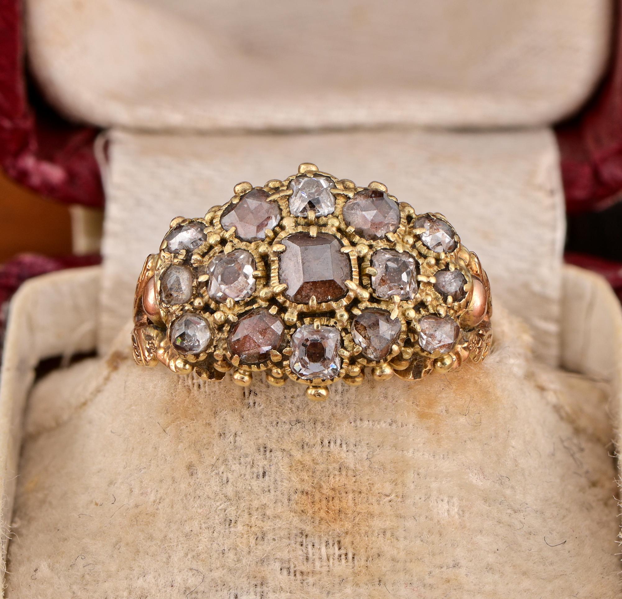Georgisches Gedenken
Dieser einfach exquisite antike georgianische Ring ist 1790/1810 ca. - englischer Herkunft
Ein seltenes Beispiel für Gedenkschmuck, der in der georgischen Zeit als Erinnerungs- oder Trauerschmuck verwendet wurde
Es preist die