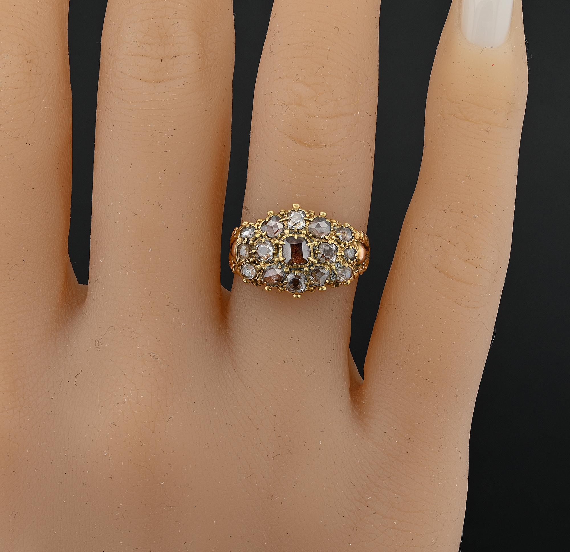 Georgian 1.30 Ct. Antique Cut Diamond 18 KT Locket Mourning Ring In Good Condition For Sale In Napoli, IT