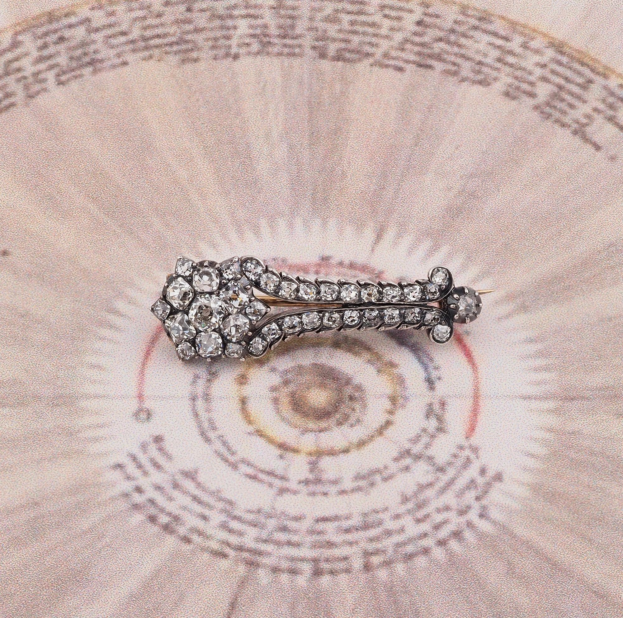 Celestial Halley’s Comet
A rare and stunning example of Georgian Halley’s comet brooch, superb little example richly set with old mine cut Diamonds as hardly found instead of rose cut Diamonds, this makes it highly sparkly as you would expect from a