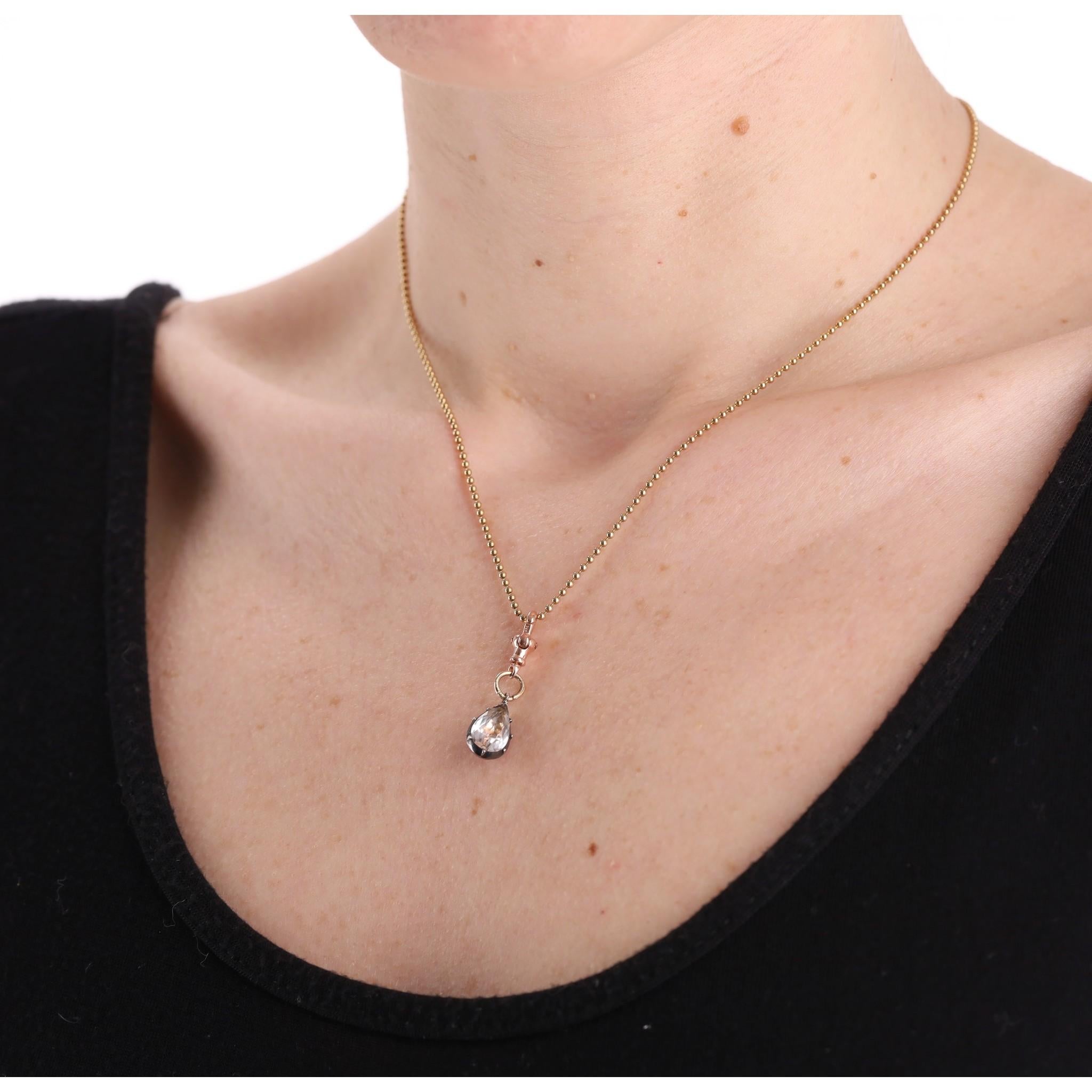 Collier boule en or 14ct de style géorgien avec pendentif en forme de poire

Véritable collier et pendentif vintage datant de 1714 - 1837 ! 

Chaîne à boules avec pendentif en pâte d'aluminium, en forme de poire. 

Très tendance en ce moment, elle