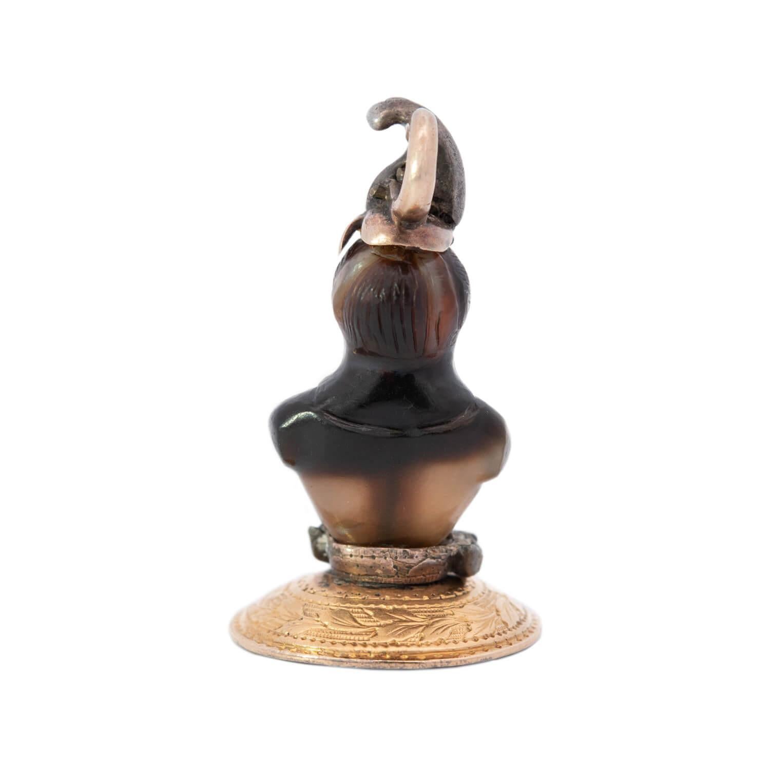 Colgante georgiano de 14 quilates con ágata, diamante, rubí y esmeralda tallados con el sello del busto Sin cortar en venta