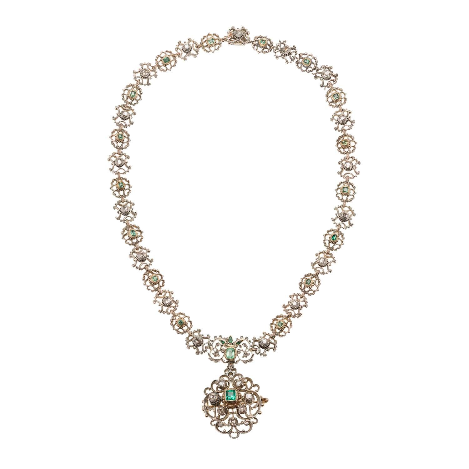 Eine atemberaubende Halskette aus der georgianischen Epoche (ca. 1750)! Verschnörkelte Glieder aus 14-karätigem Sterling-Gold wechseln sich mit Gliedern aus Sterlingsilber ab, die jeweils mit einem Edelstein im Tafelschliff besetzt sind. Die