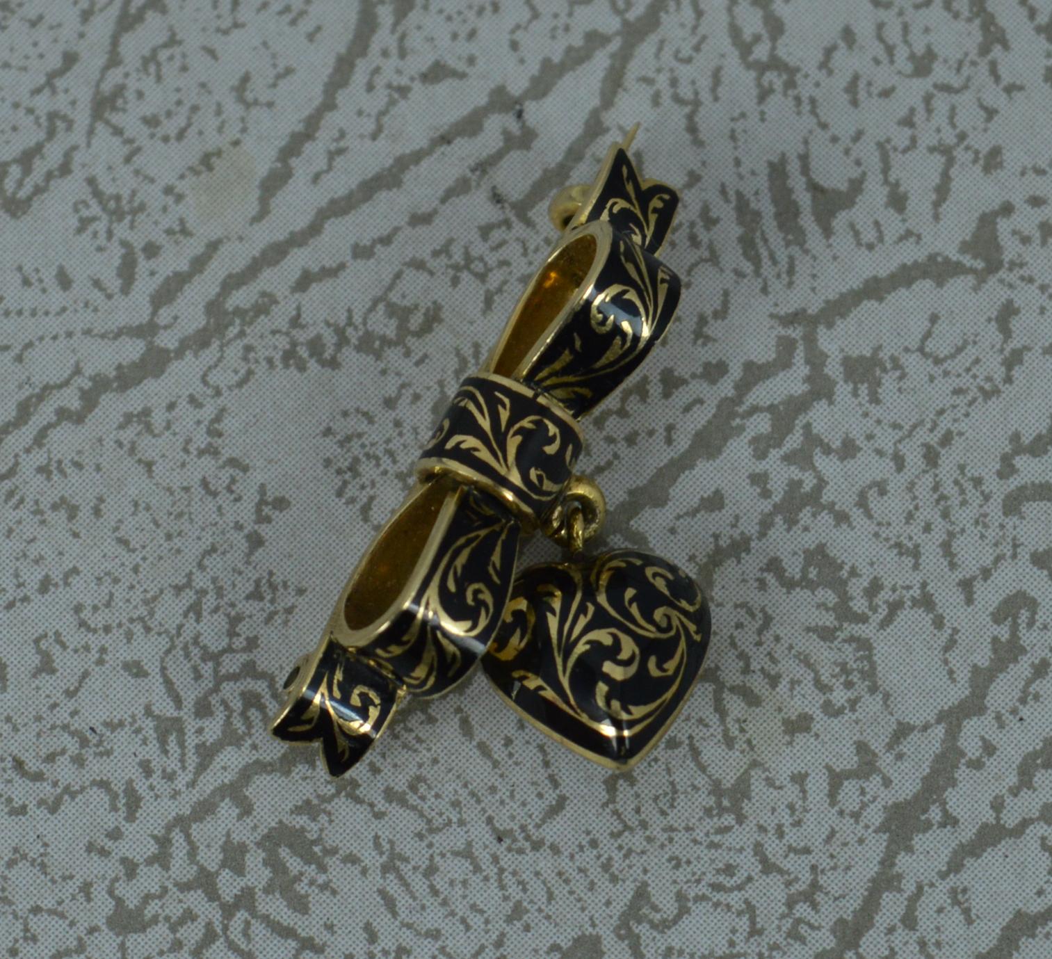 Georgian 15 Carat Gold and Enamel Heart and Bow Brooch, circa 1820 In Excellent Condition In St Helens, GB