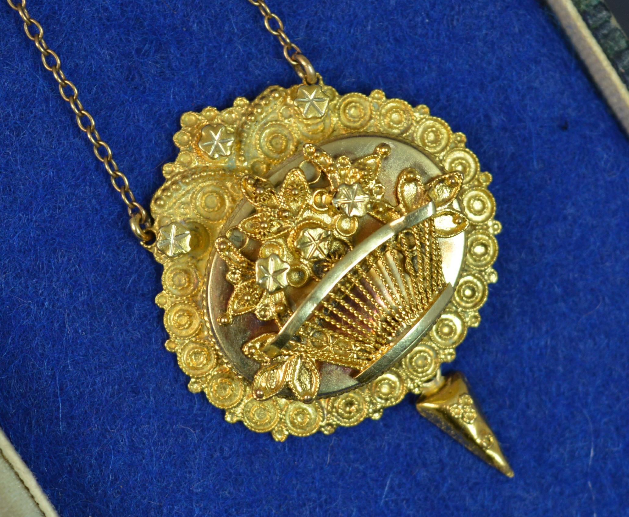 Georgian 15 Carat Gold Giardinetti Pendant and Chain 5