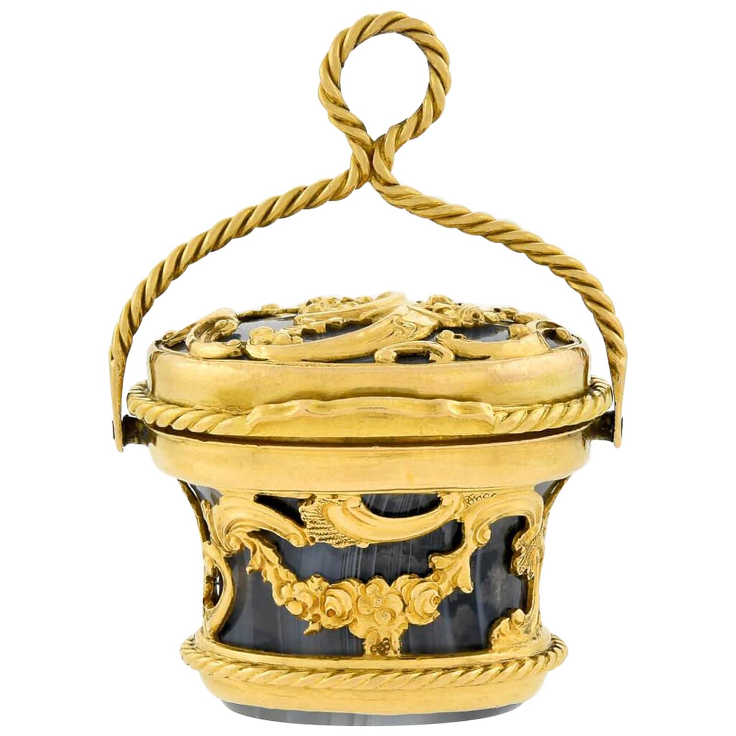 Georgian 15 Karat Gold and Carved Agate Rococo Vinaigrette Charm or Pendant