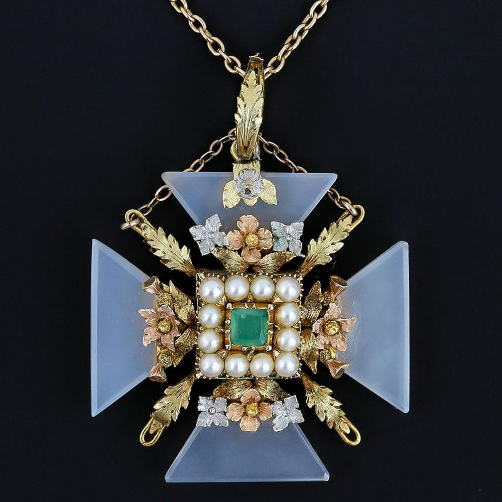 A superb Georgian 15ct rose, green and yellow gold chalcedony Maltese cross pendant circa 1830. The square shaped chyrosprase is surrounded by a split pearl cluster with vari-shade foliate detailing in 15ct rose, green and yellow gold. The