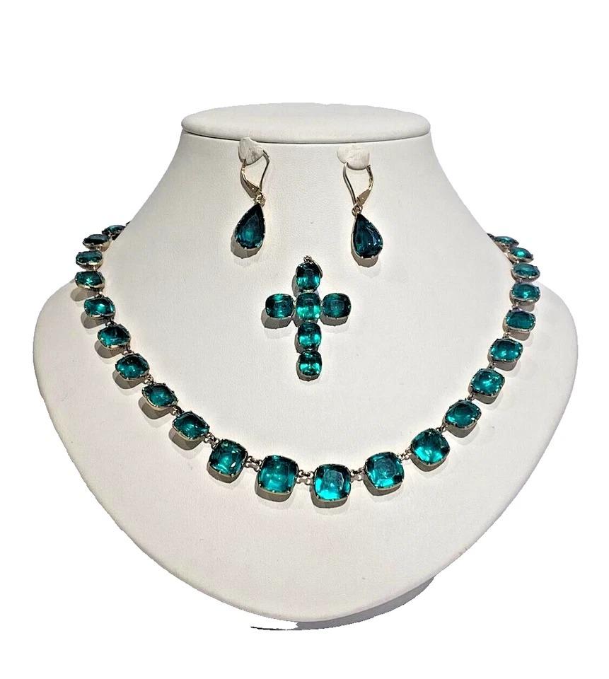 A Rare Georgian 15ct Solid Rose Gold Green Paste Rivière Necklace Pendant Earring Set Circa 1700's.

A collection of Georgian paste jewellery, circa 18th Century. Including a rivière necklace formed as a graduated row of square-cut green pastes,