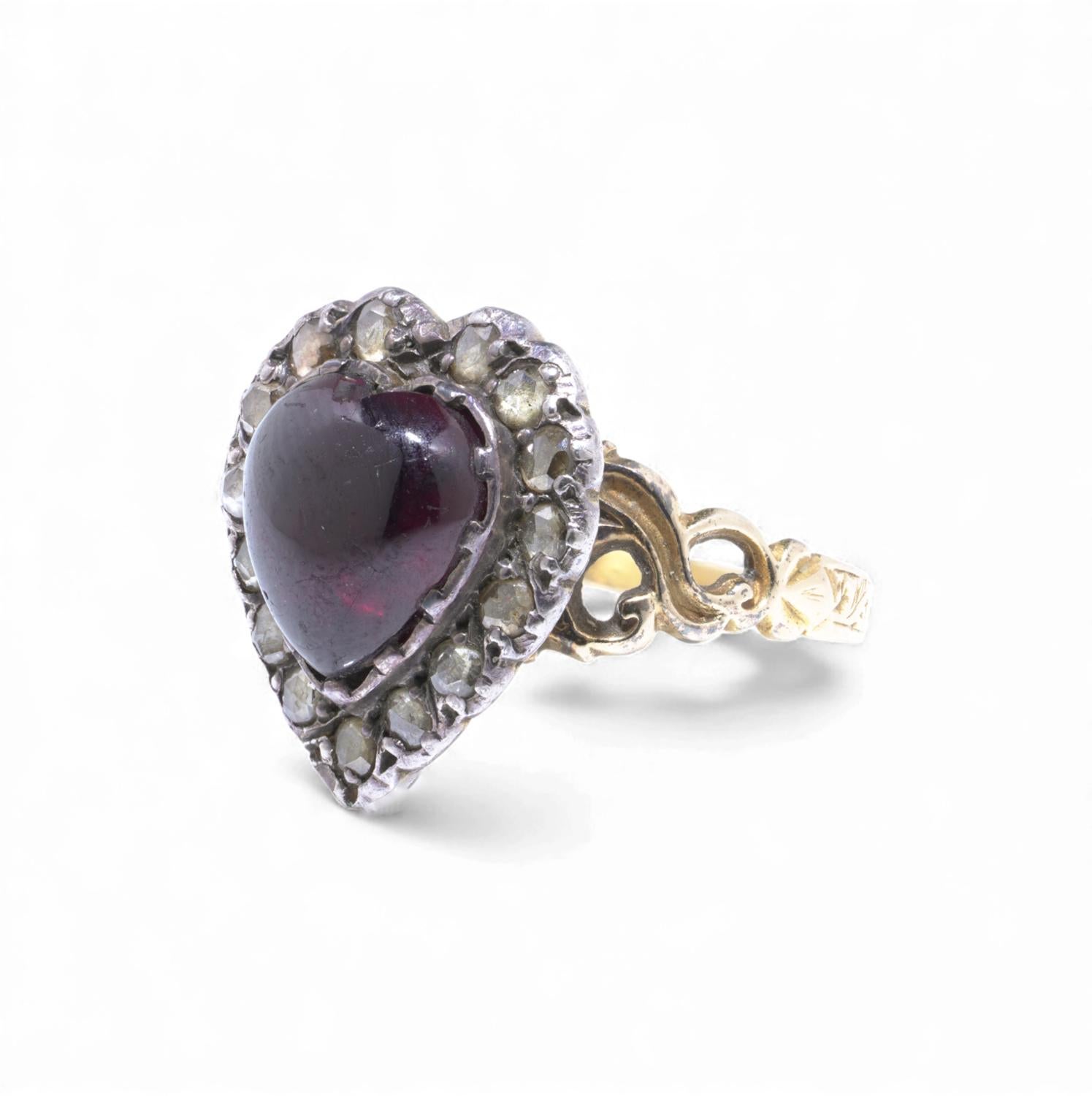 Georgian 15KT Gold Heart-Shaped Garnet & Rose-Cut Diamond Ring, Circa 1800 In Good Condition For Sale In Braintree, GB
