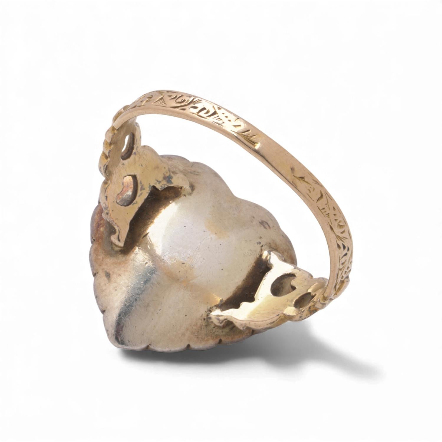 Women's Georgian 15KT Gold Heart-Shaped Garnet & Rose-Cut Diamond Ring, Circa 1800 For Sale