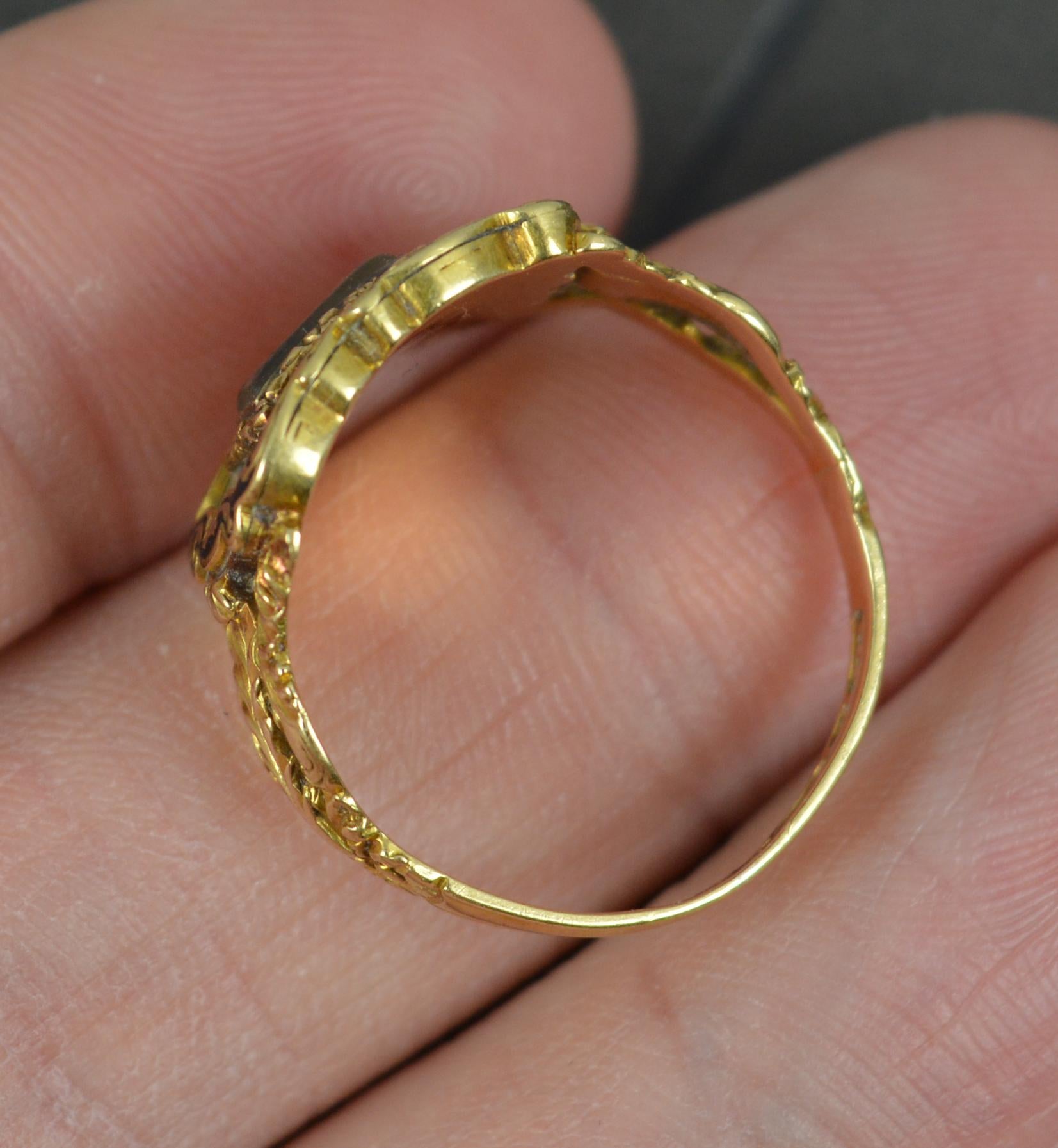 Women's or Men's Georgian 18 Carat Gold Locket Mourning Signet Ring For Sale