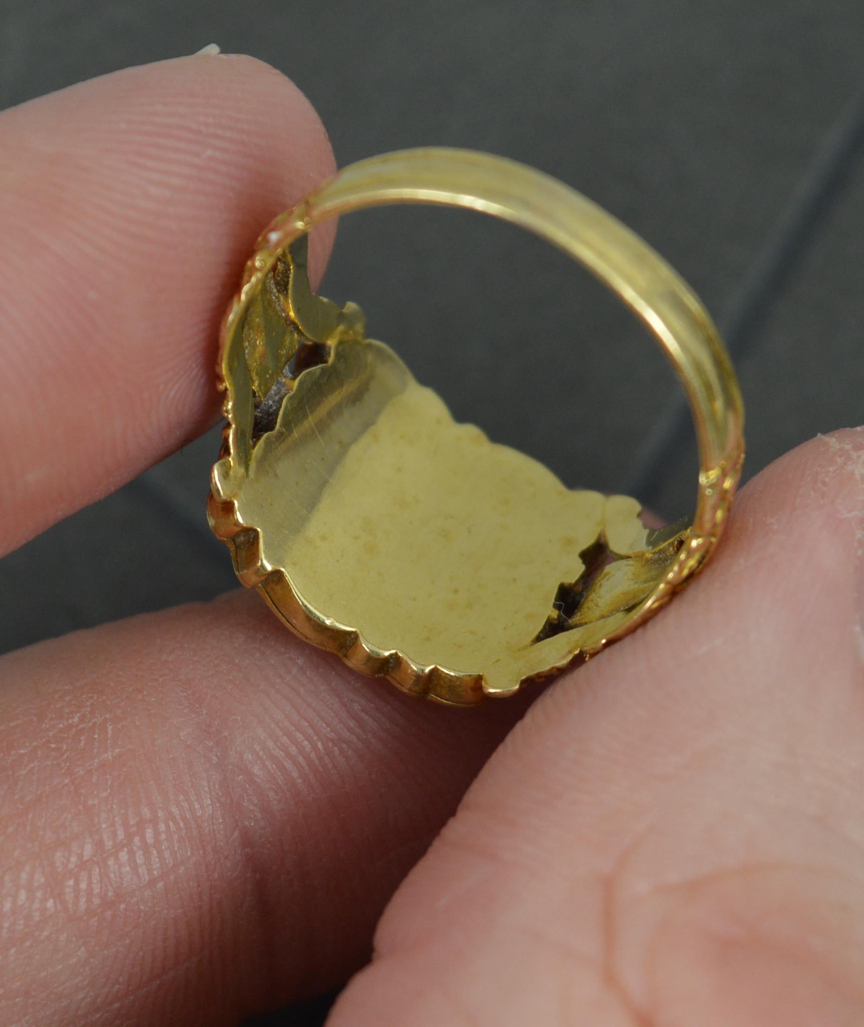 Georgian 18 Carat Gold Locket Mourning Signet Ring For Sale 1