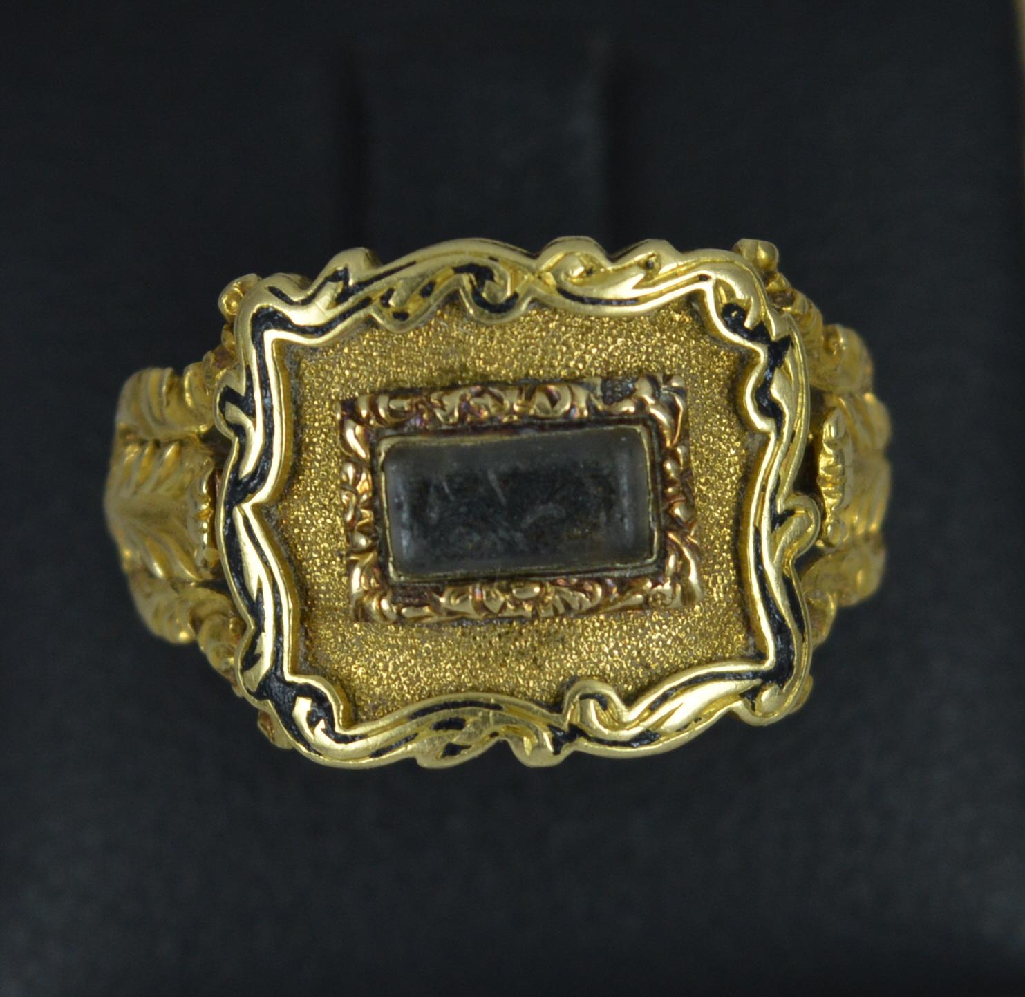 Georgian 18 Carat Gold Locket Mourning Signet Ring For Sale 5