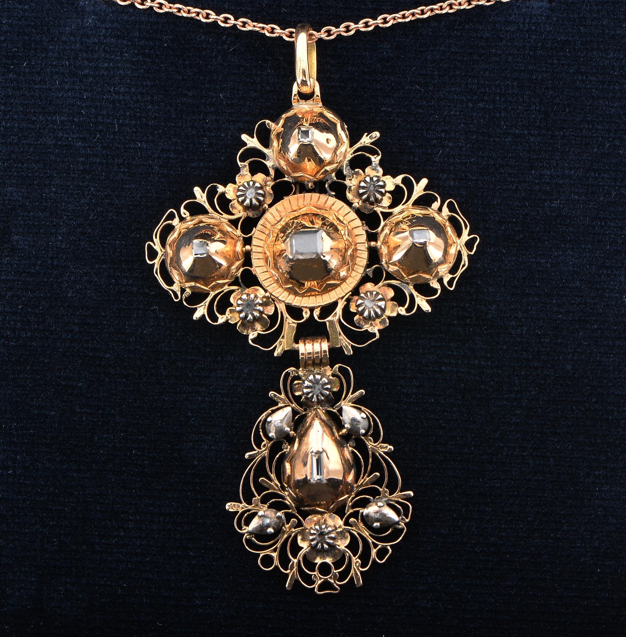 An impressive antique Georgian period European Sacred Cross, possibly Dutch origin
Georgian period – 1820 ca – traditional Flemish cross in elaborate filigree work typical of the Georgian era, extremely well made of solid 18 Kt gold tiny floret