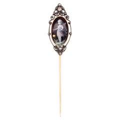 Alfiler esmaltado georgiano de 1820 de un Putti juguetón Oro de 18 quilates con diamantes europeos