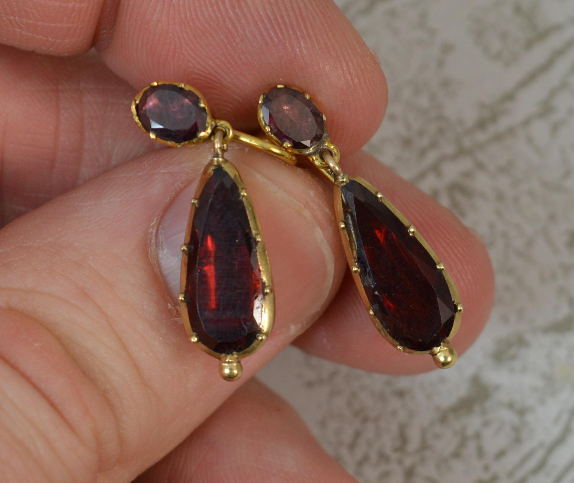 Georgian 18 Carat Gold Foiled Garnet Drop Dangle Screw Back Earrings In Excellent Condition In St Helens, GB