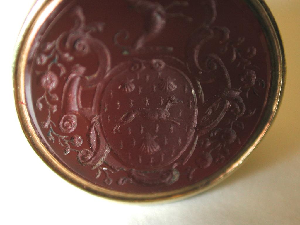 Oval Cut Georgian 18 Carat Gold Seal Set with Cornelian Cut with Coat of Arms, circa 1820