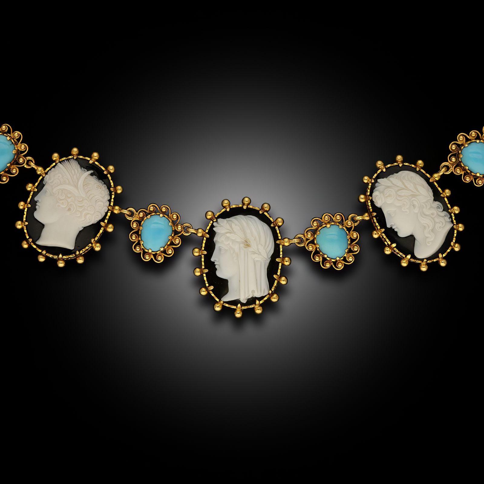 Women's or Men's Georgian 18ct Yellow Gold Cameo Necklace of Olympian Gods Circa 1830 For Sale