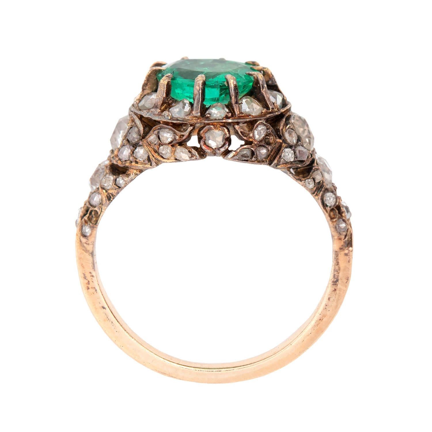 Georgianischer 18 Karat 1 Karat Smaragd- und Diamantring (Antiker Kissenschliff)