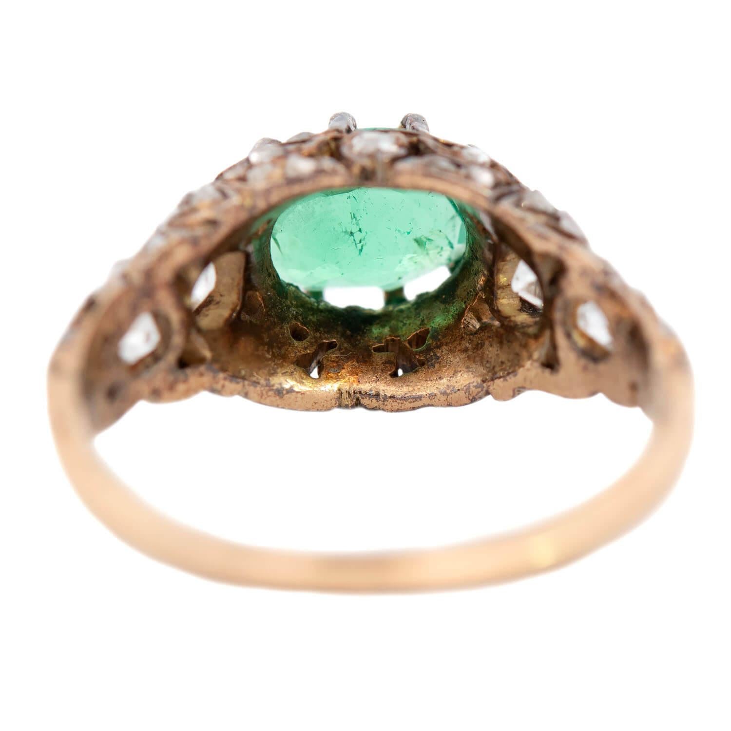 Georgianischer 18 Karat 1 Karat Smaragd- und Diamantring im Zustand „Gut“ in Narberth, PA