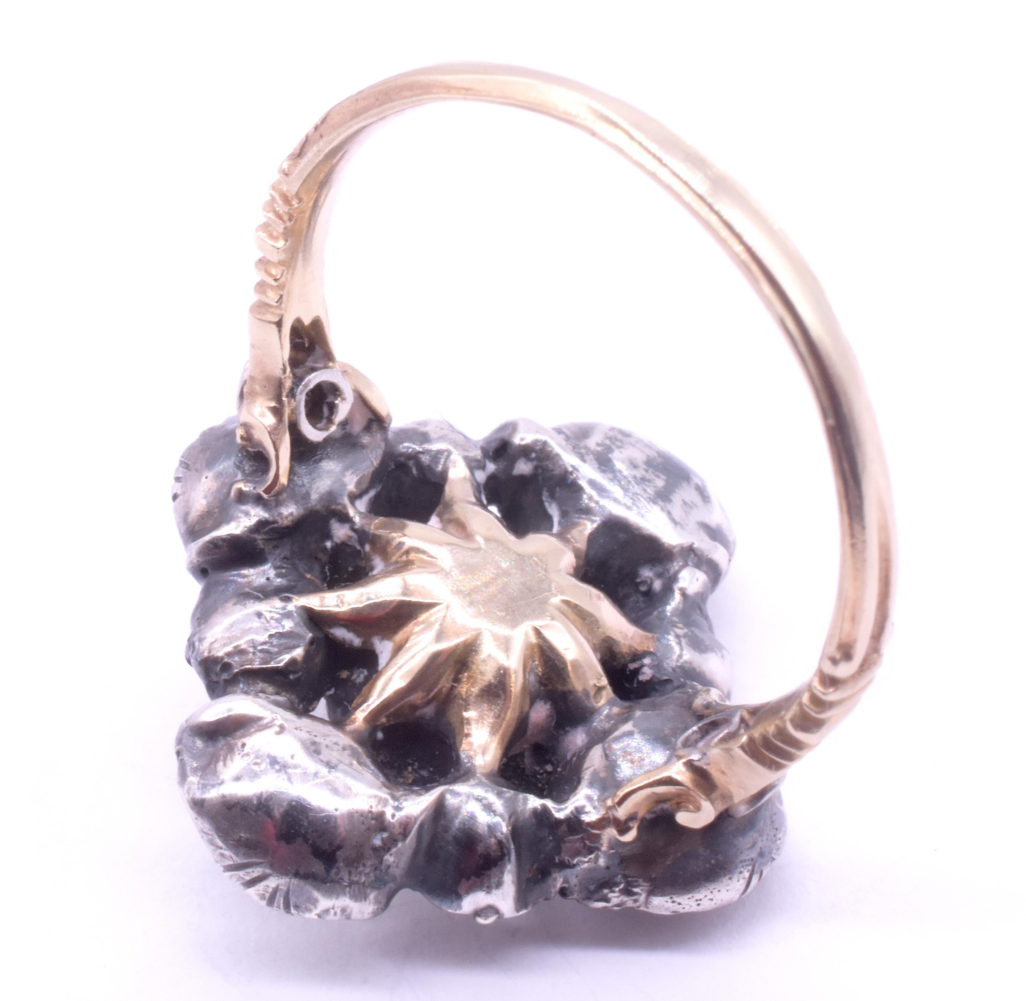 Anello a grappolo di diamanti georgiano in argento e 18 carati a forma di diamante figurato del 1810 ca. in vendita 4