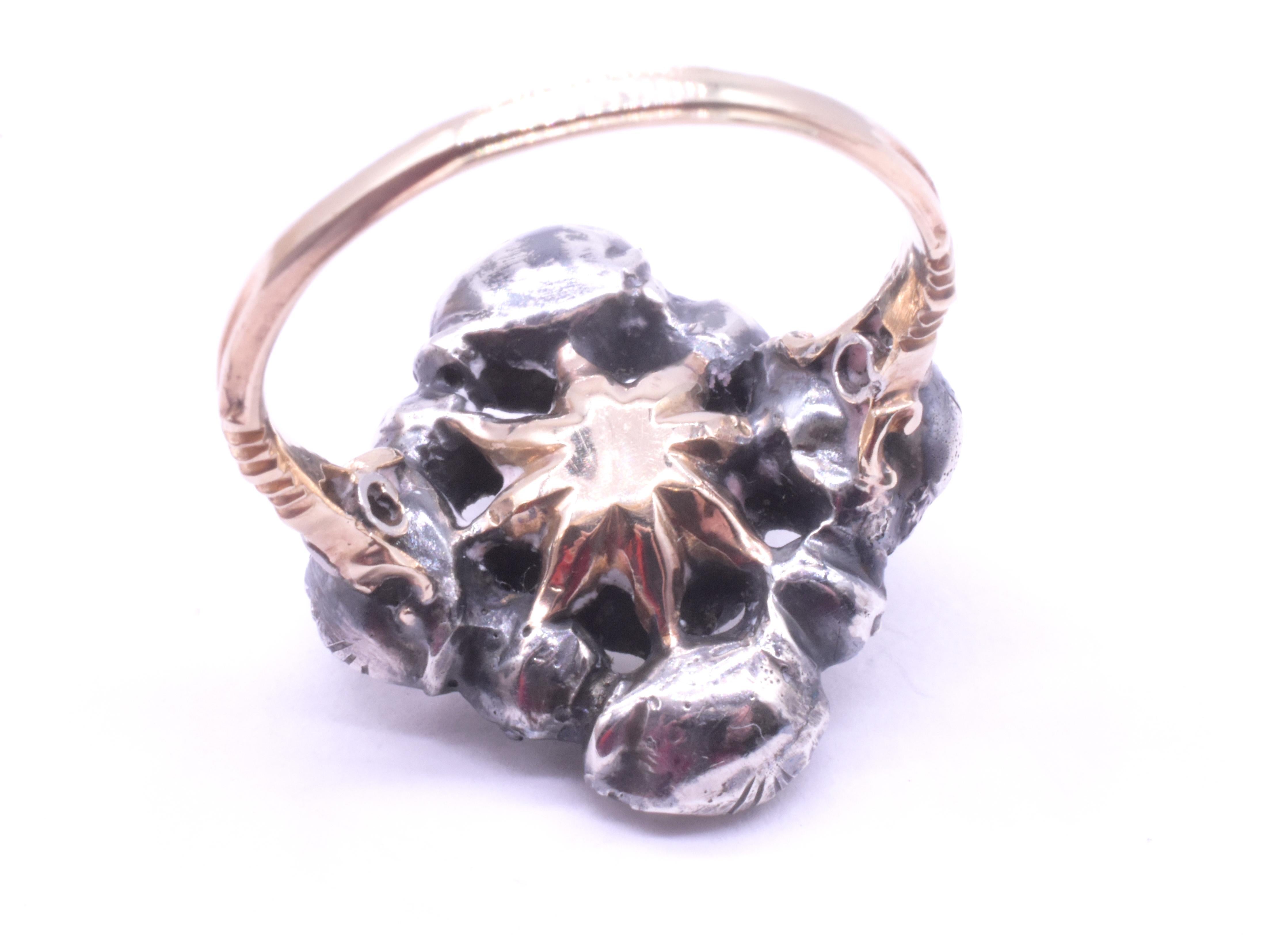 Anello a grappolo di diamanti georgiano in argento e 18 carati a forma di diamante figurato del 1810 ca. in vendita 5