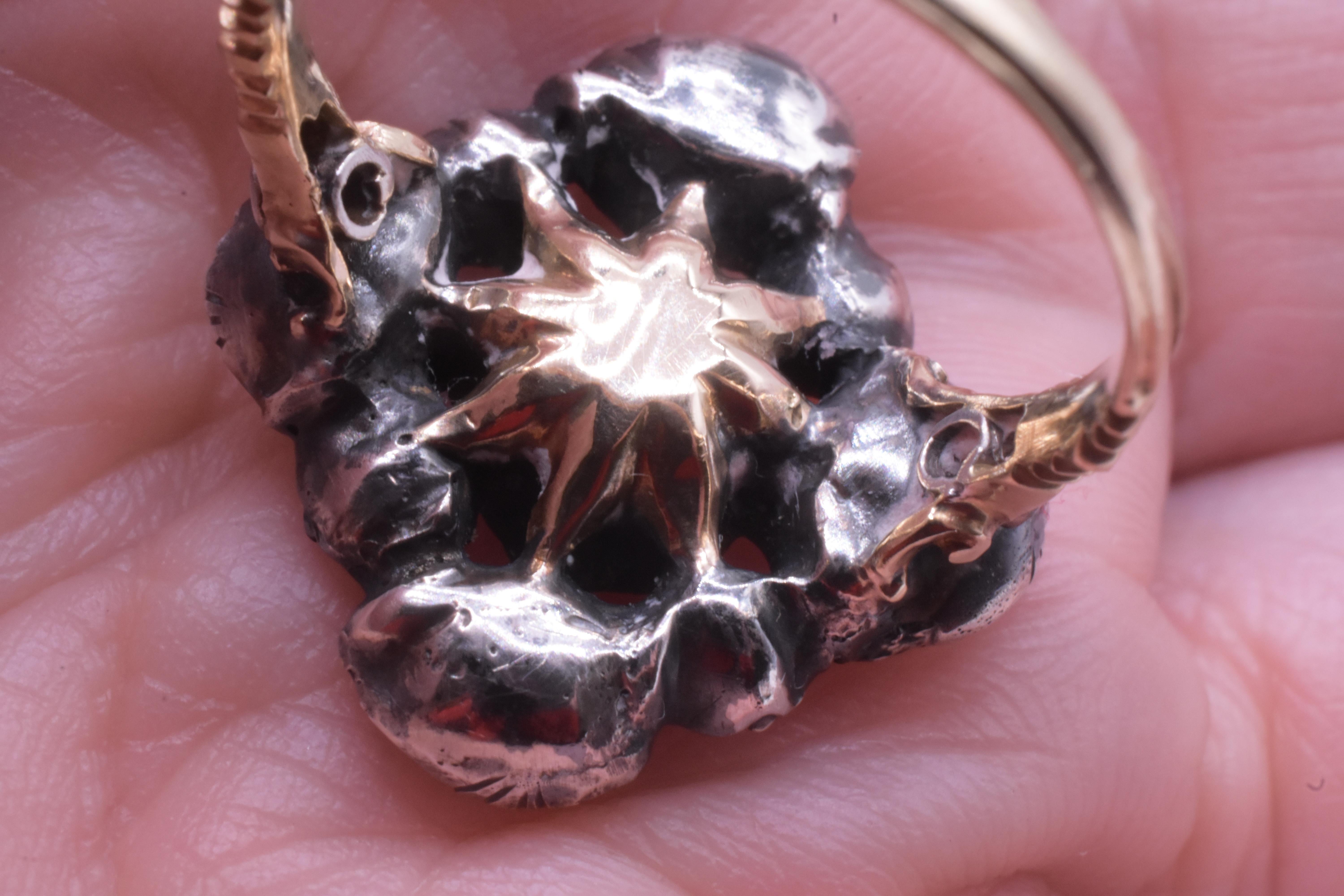Anello a grappolo di diamanti georgiano in argento e 18 carati a forma di diamante figurato del 1810 ca. in vendita 6