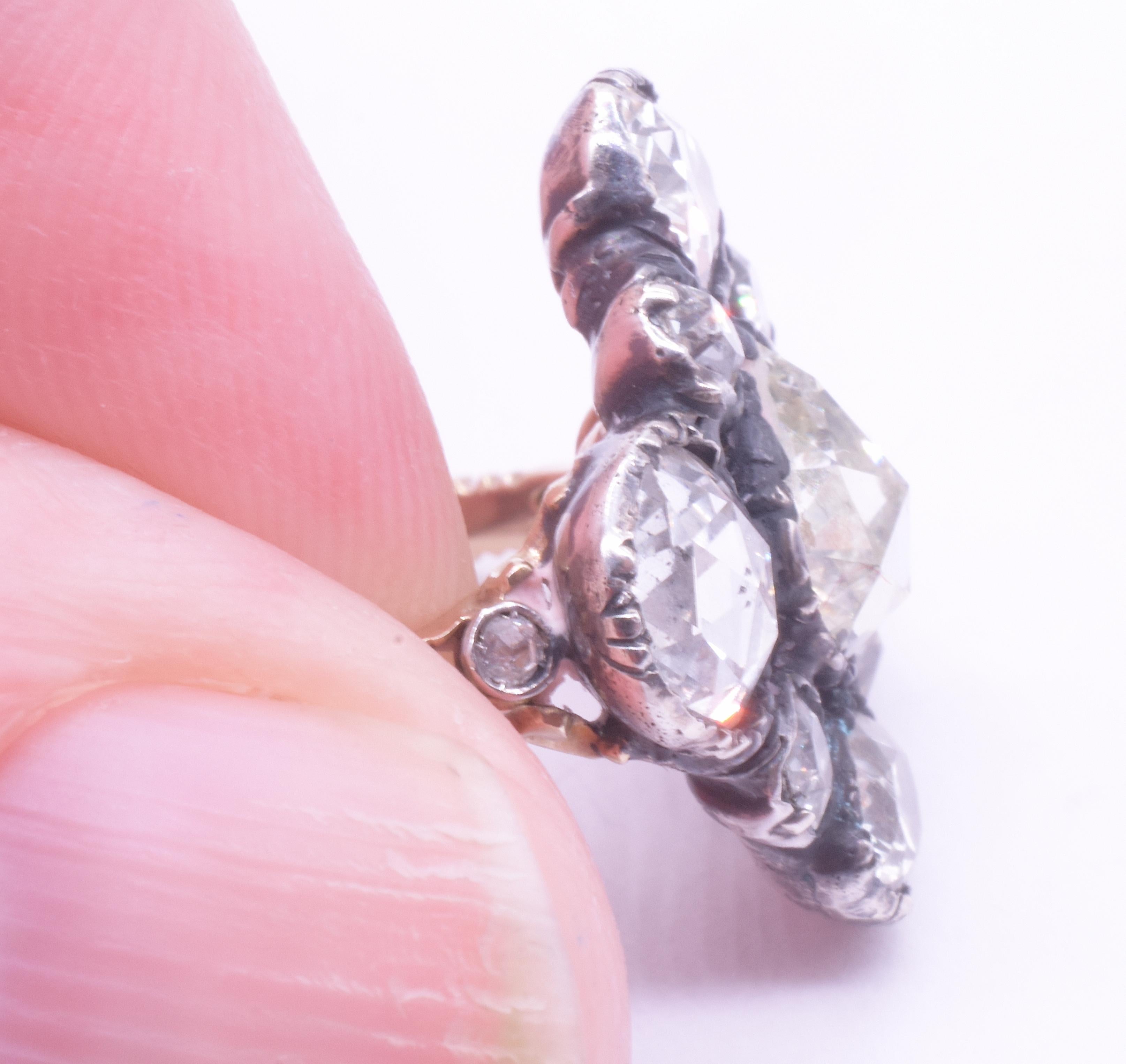 Anello a grappolo di diamanti georgiano in argento e 18 carati a forma di diamante figurato del 1810 ca. in vendita 7