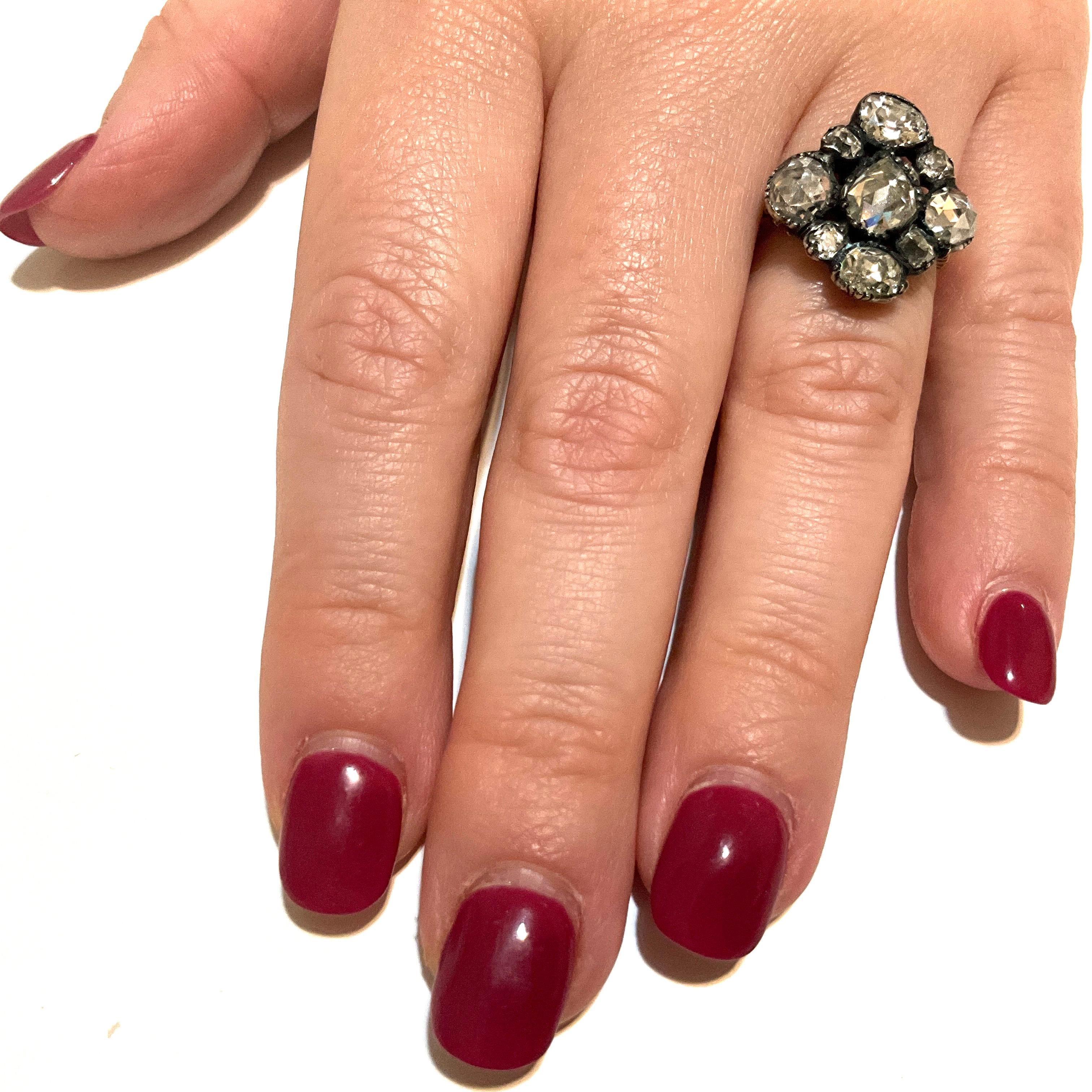 Anello a grappolo di diamanti georgiano in argento e 18 carati a forma di diamante figurato del 1810 ca. in vendita 2