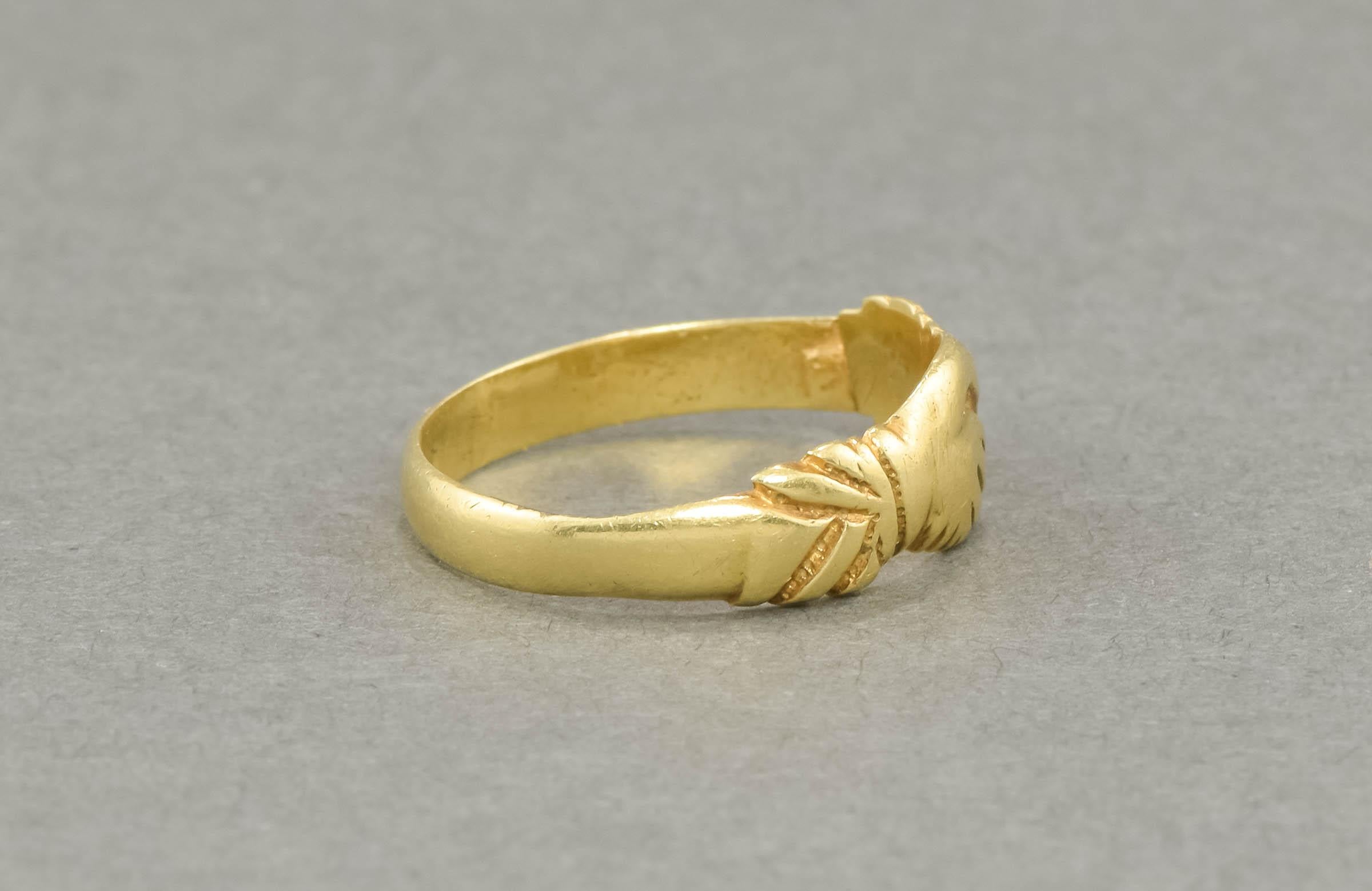Women's or Men's Georgian 18k Gold Fede Ring For Sale