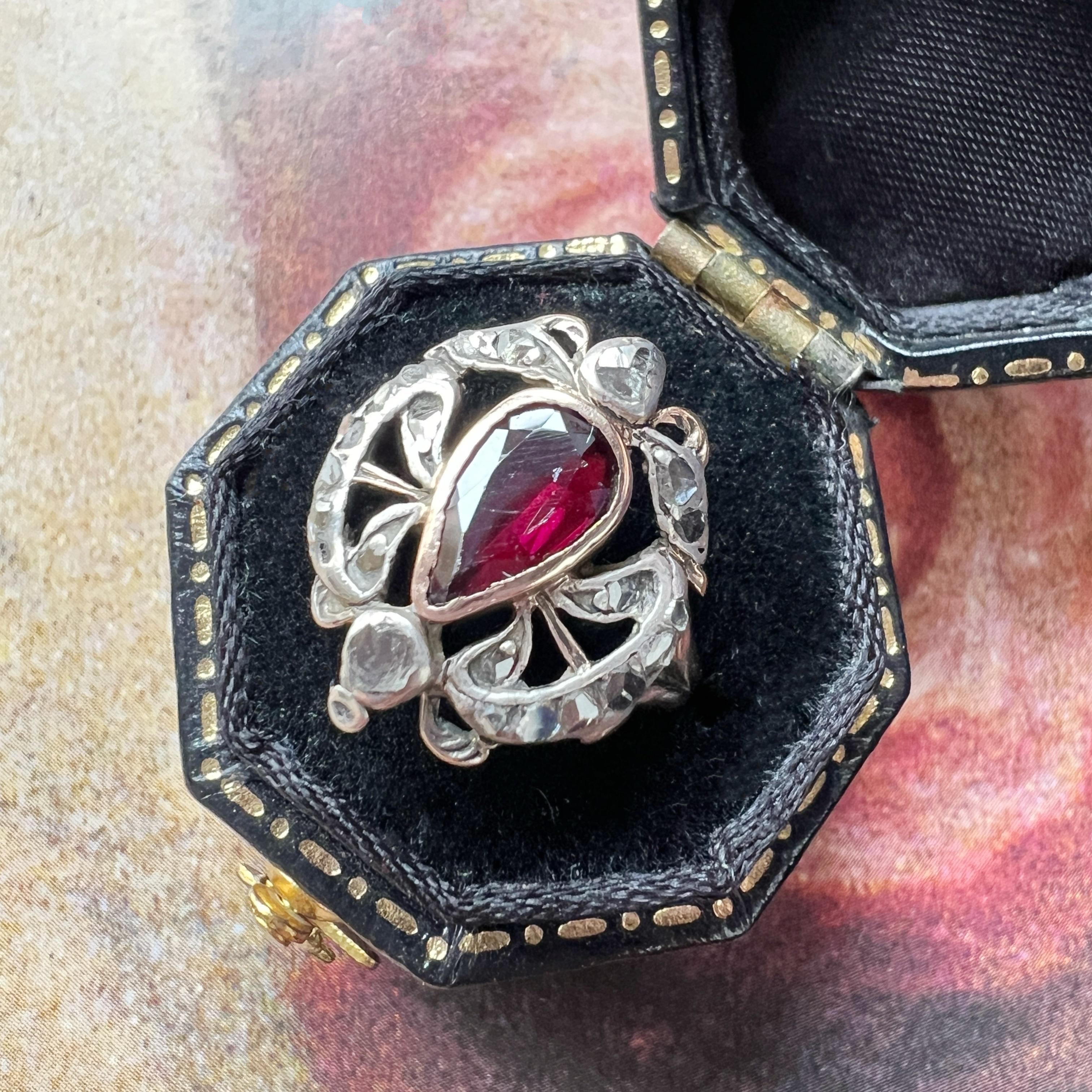 Georgian 18K gold garnet heart diamond ring, sentimental ring romantic ring gift For Sale 2