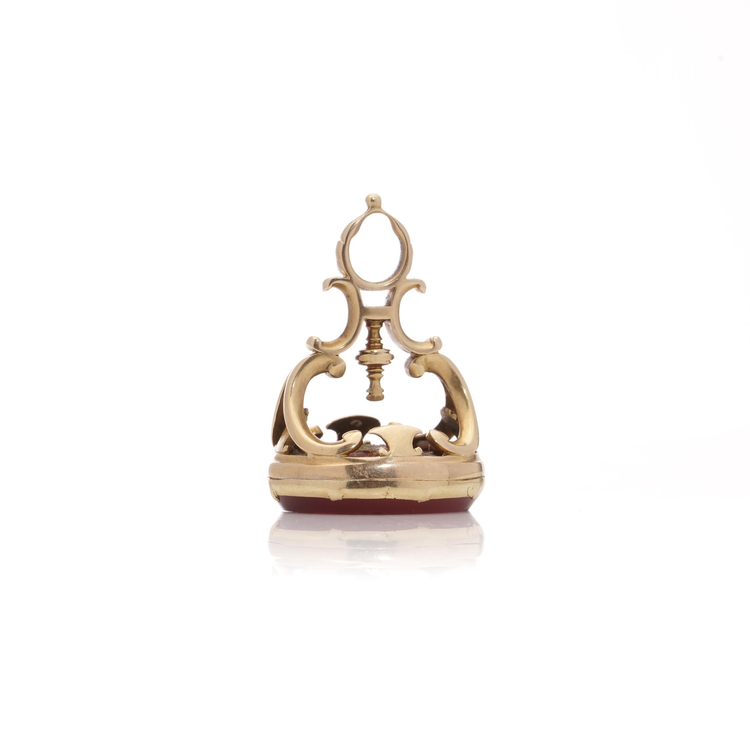Porte-bonheur/pendentif en or jaune 18 carats avec sceau en intaille en cornaline Bon état - En vente à Braintree, GB
