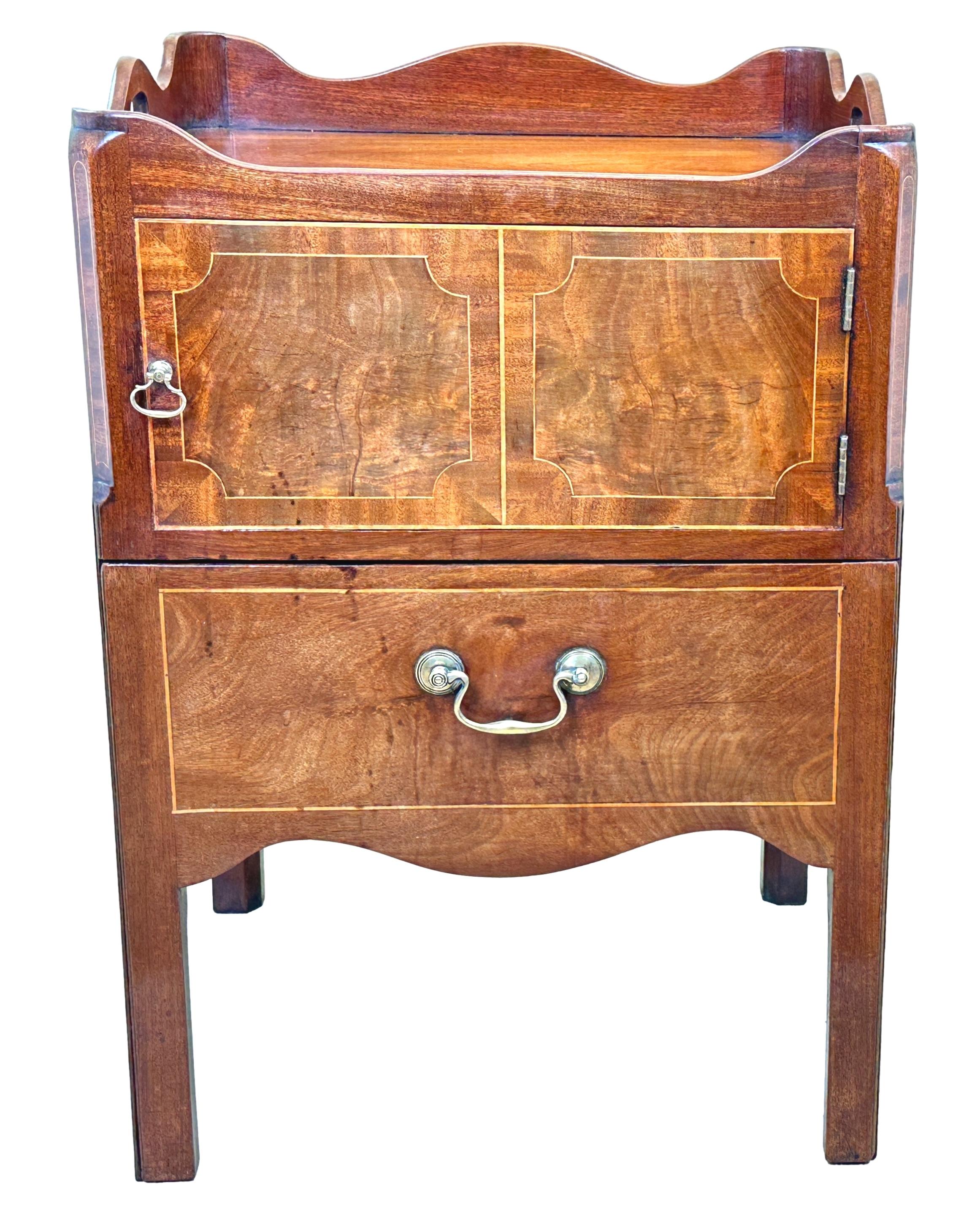 Georgian 18th Century Bedside Night Table For Sale 2