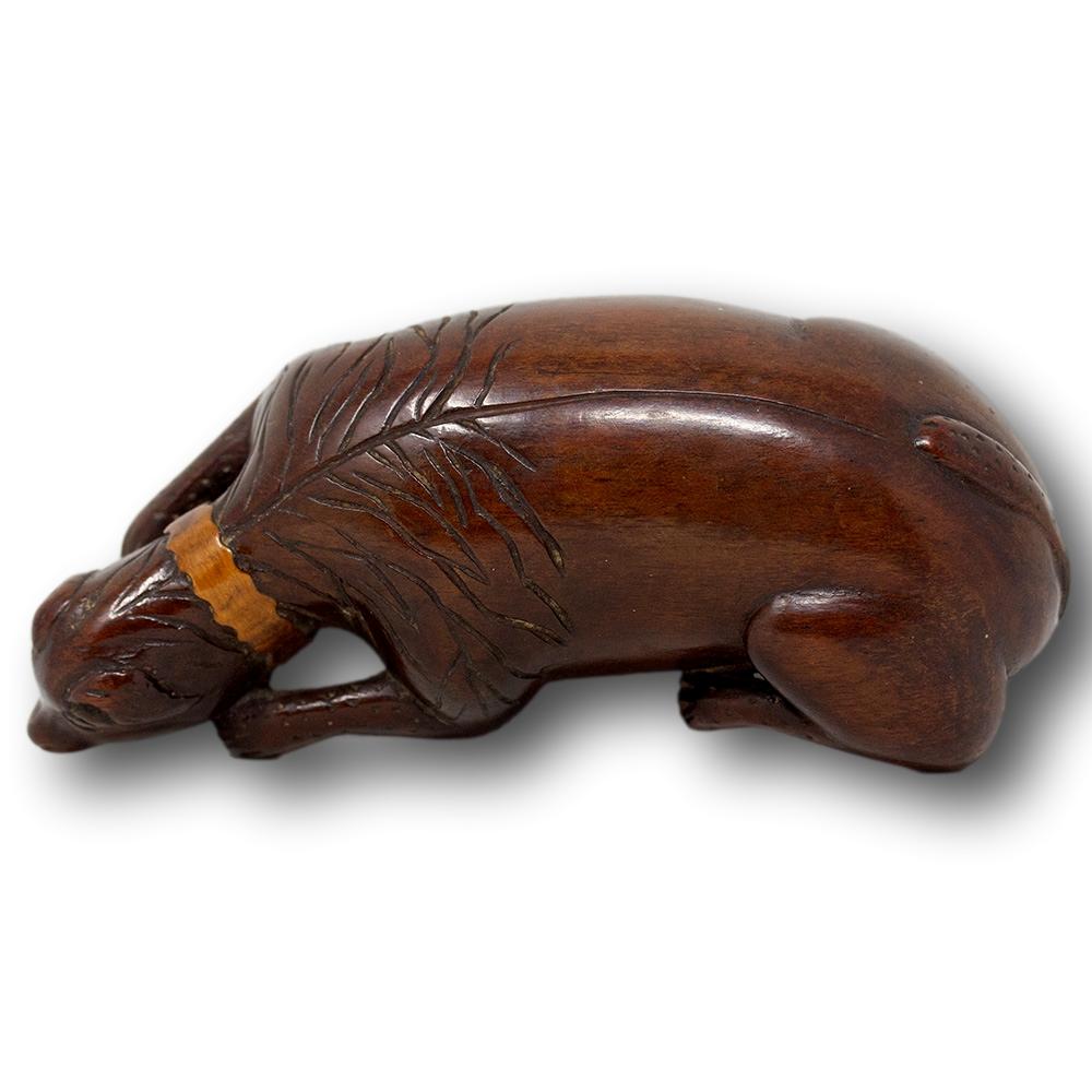 Hand-Carved Georgian 18th Century Dog Snuff Box For Sale