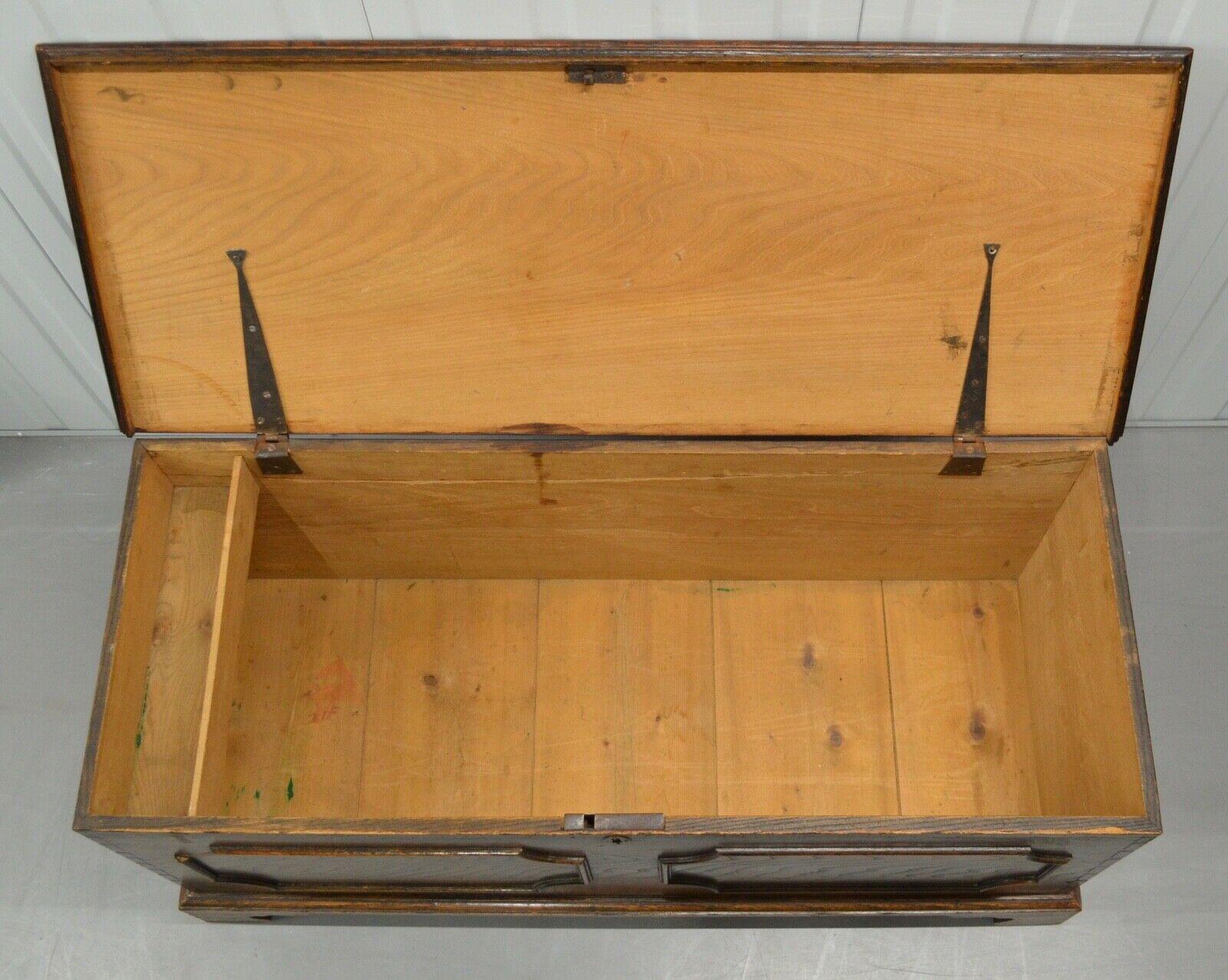 English Georgian 18th Century Elm Coffer, Chest, Blanket Box, Trunk with a Hinged Lid For Sale