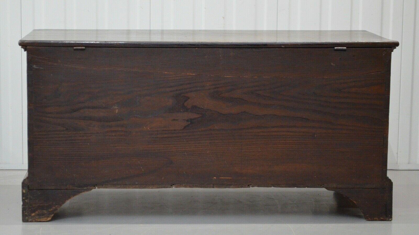 Georgian 18th Century Elm Coffer, Chest, Blanket Box, Trunk with a Hinged Lid In Good Condition For Sale In West Sussex, Pulborough